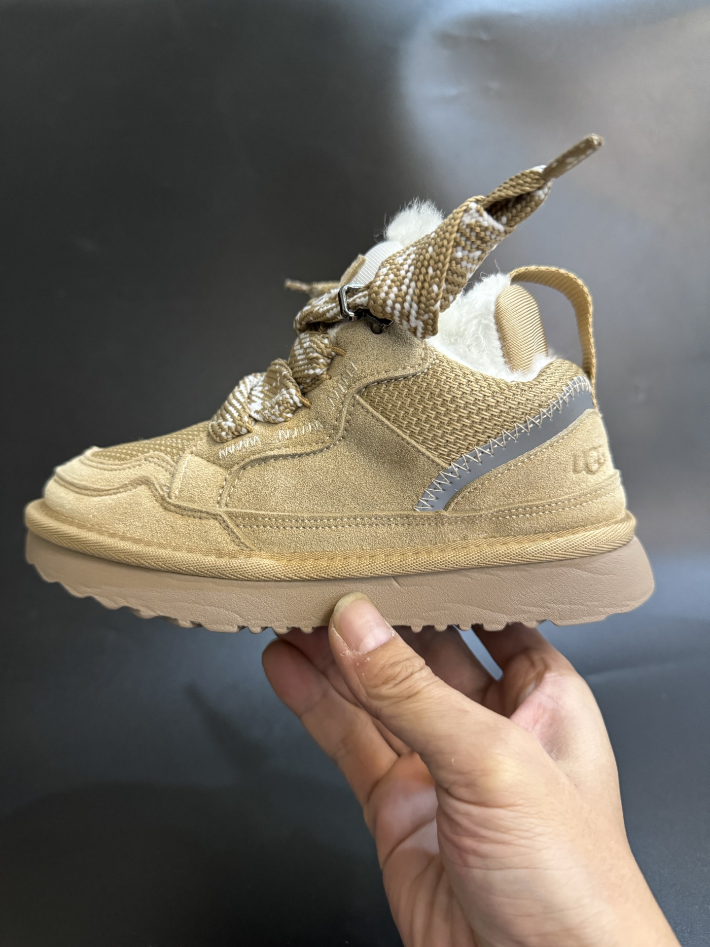 图片[3]-UGGLowmel 梅尔2代运动休闲鞋儿童雪地靴 采用系带全羊毛内里加绒保暖款，采用头层真牛皮 柔软亲肤 舒适透气 个性时尚又百搭，EVA轻质缓震、防滑耐磨 尺码26-37-选品中心