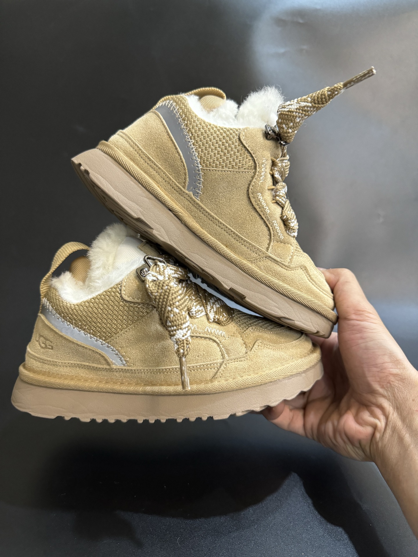 图片[9]-UGGLowmel 梅尔2代运动休闲鞋儿童雪地靴 采用系带全羊毛内里加绒保暖款，采用头层真牛皮 柔软亲肤 舒适透气 个性时尚又百搭，EVA轻质缓震、防滑耐磨 尺码26-37-选品中心