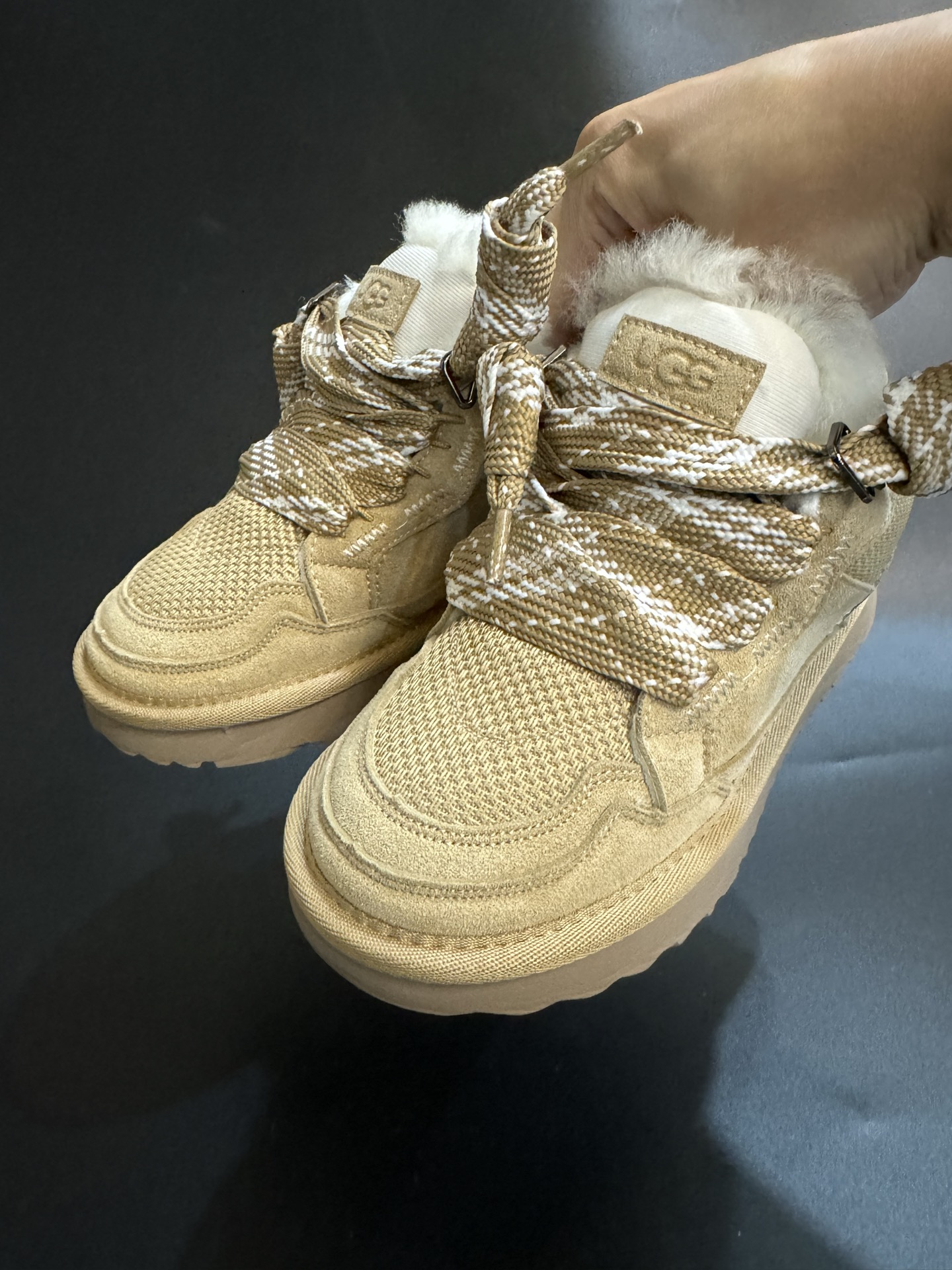 UGGLowmel 梅尔2代运动休闲鞋儿童雪地靴 采用系带全羊毛内里加绒保暖款，采用头层真牛皮 柔软亲肤 舒适透气 个性时尚又百搭，EVA轻质缓震、防滑耐磨 尺码26-37-选品中心