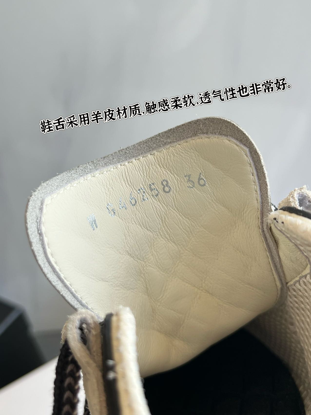 NO:236275,The tongue is made of sheepskin, which has a soft touch and is very breathable. The inner part is made of breathable flying mesh imported from South Korea, so that your feet can stay dry during exercise., casual shoes/sports shoes, sneakers, sheepskin19860909鞋舌采用羊皮材质,触感柔软,透气性也非常好. 内里则选用韩国进口的透气飞织网布,让你的双脚在运动中也能保持干爽.,休闲鞋/运动鞋,sneakers,sheepskin,Women's Shoes