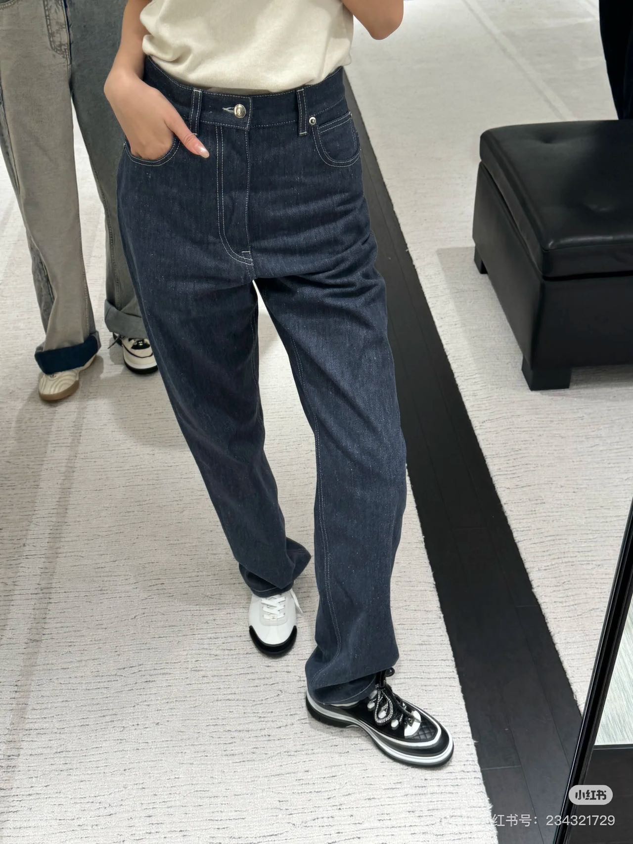 NO:236281,The feet are very light, and you won’t be tired after wearing them for a long time!  It is also easy to match. I think it can be worn all year round. The size is very good. Don’t hesitate if you like it!  , casual shoes/sports shoes, sneakers19860909上脚很轻,久穿不累脚！也比较好搭配,我觉得一年四季都可穿,尺码很正,喜欢的别犹豫！,休闲鞋/运动鞋,sneakers,Women's Shoes