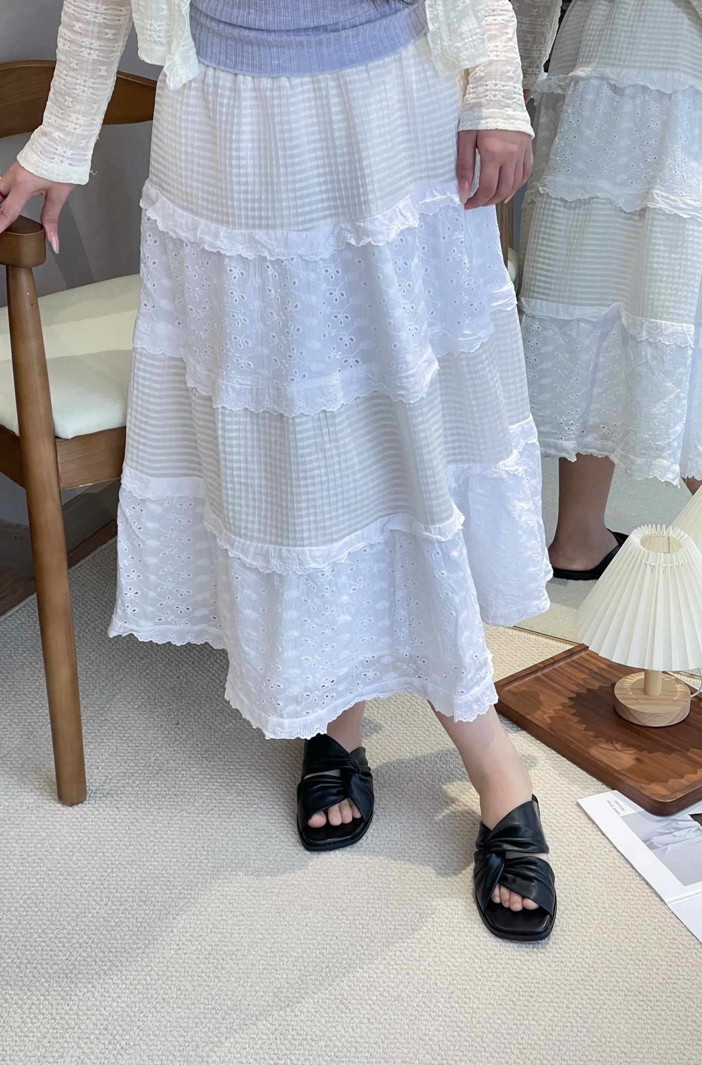 NO:238022,The main feature is comfort, genuine leather soft sole comfortable small sandals and flat shoes. It is as calm as ever when walking in the clouds. A must-have sandals in summer. Soft sole soft surface, comfortable and skin-friendly, soft touch. Shock-absorbing and foot pain, a gospel for foot pain. It is highly comfortable and easy to wear without tiring your feet. It is praised by consumers as 