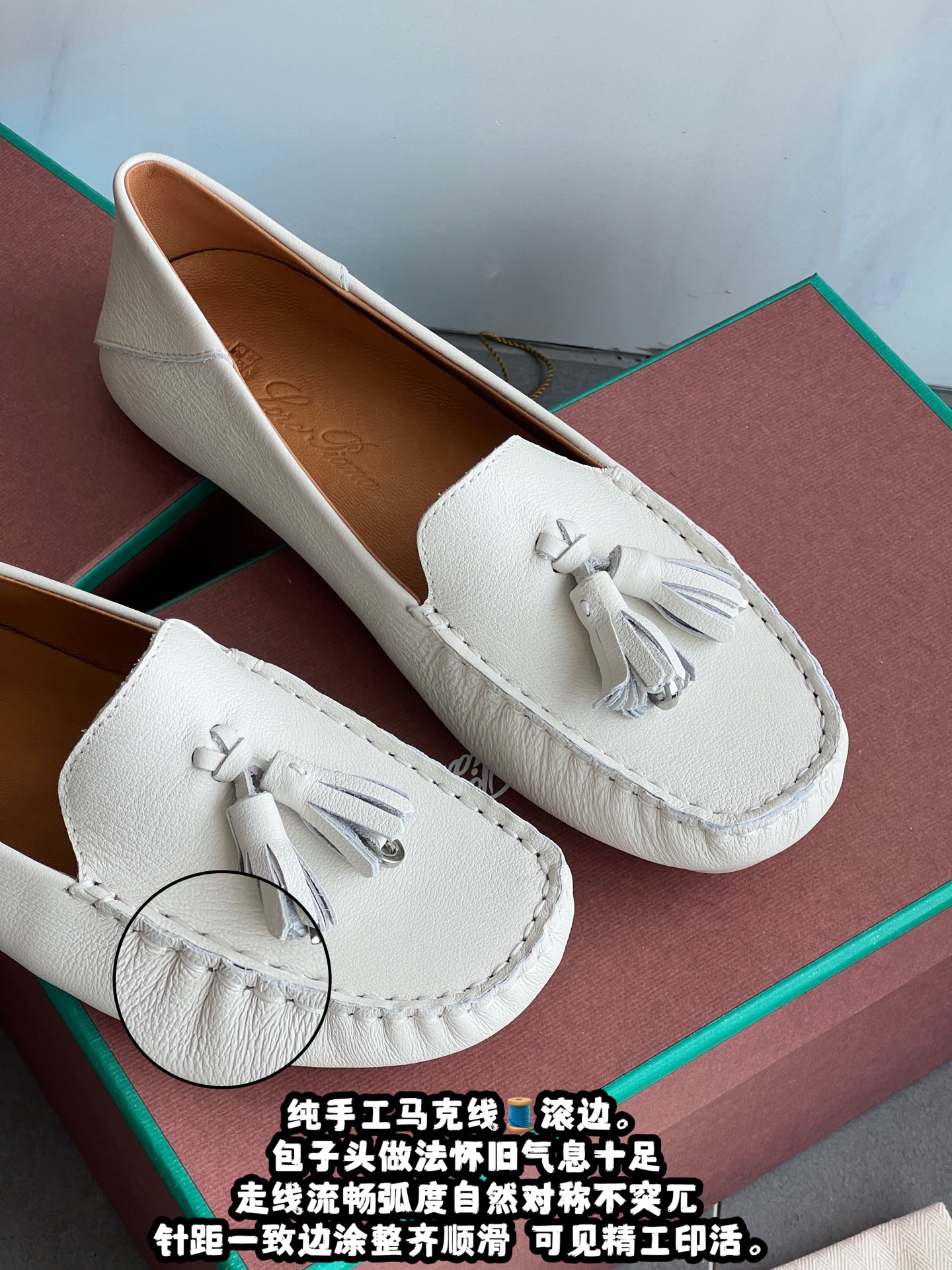 NO:237350,Pure handmade mark line piping. The bun head is full of nostalgic atmosphere. The line is smooth and the curve is naturally symmetrical and not abrupt. The needle distance is uniform and the edges are neat and smooth, so you can see the semester printing work., Doudou shoes19860909纯手工马克线滚边. 包子头做法怀旧气息十足 走线流畅弧度自然对称不突兀 针距一致边涂整齐顺滑可见精工印活.,豆豆鞋,Women's Shoes