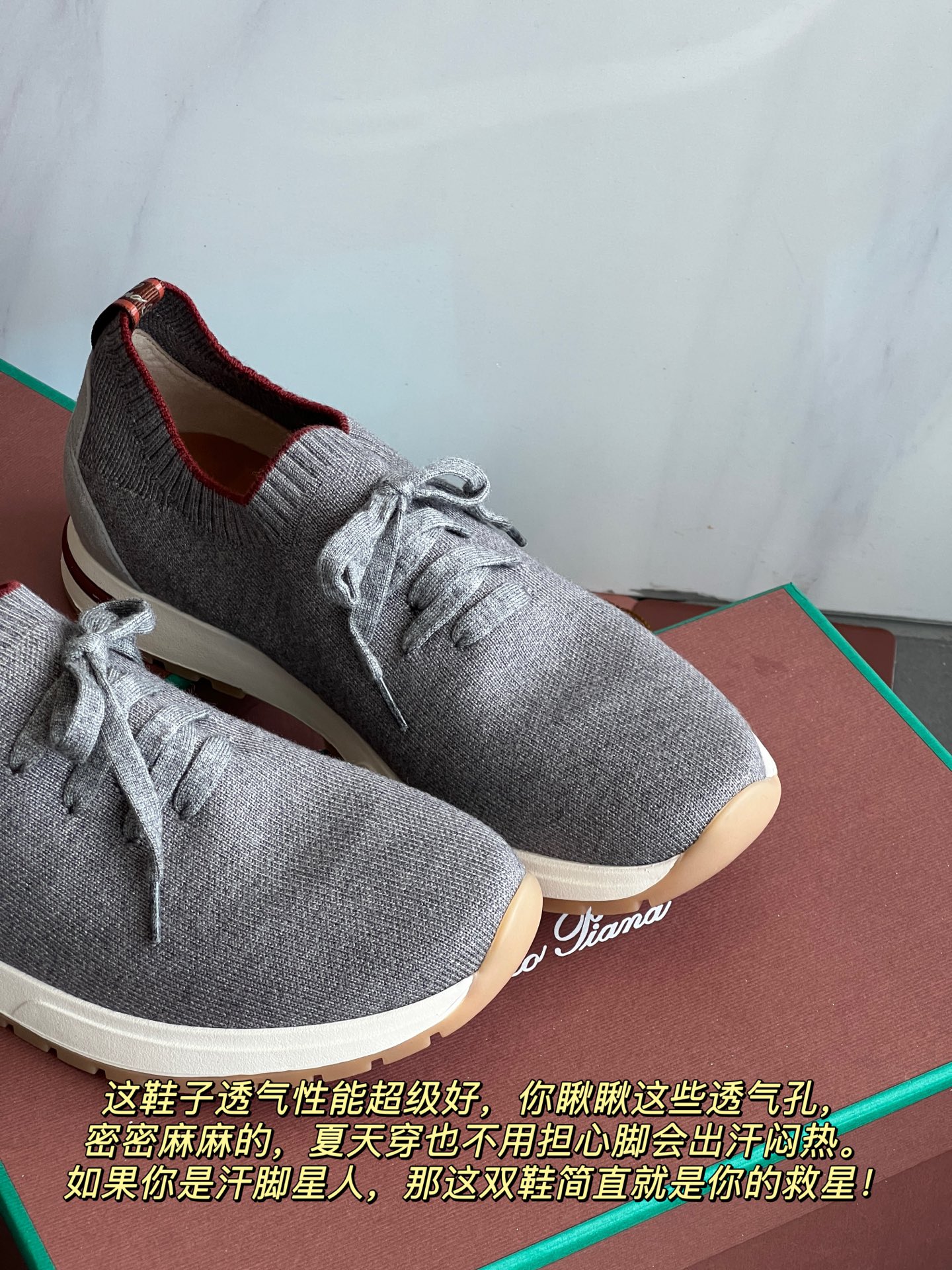 NO:237329,The upper is made of a new mixed recycled cashmere that combines decomposed clothing fibers and a certain proportion of new fibers, and is hand-woven on a loom. The shoes have super breathable performance. Look at these breathable holes, which are dense. You don’t have to worry about your feet sweating and stuffy when worn in summer. If you are a sweaty person, then these shoes are simply your savior!  , casual shoes/sports shoes, sneakers19860909鞋面采用结合分解衣物纤维与一定比例新纤维的新型混合再生羊绒,在织机上手工织就. 鞋子透气性能超级好,你瞅瞅这些透气孔,密密麻麻的,夏天穿也不用担心脚会出汗闷热.如果你是汗脚星人,那这双鞋简直就是你的救星！,休闲鞋/运动鞋,sneakers,Women's Shoes