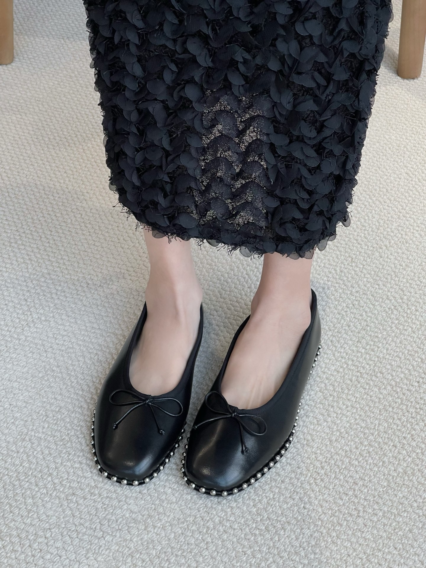 NO:237299,Many bloggers recommend the soul of this shoe, which is really impossible to resist your beauty wherever it is placed. It is casual and versatile. Take a look at the real photos of our young lady!  Very good size, leather shoes19860909很多博主推荐 此鞋的灵魂真的是放在哪里都抵挡不住你的美, 休闲又百搭 看看我们家小姐姐实拍！码数很正哒,皮鞋,Women's Shoes