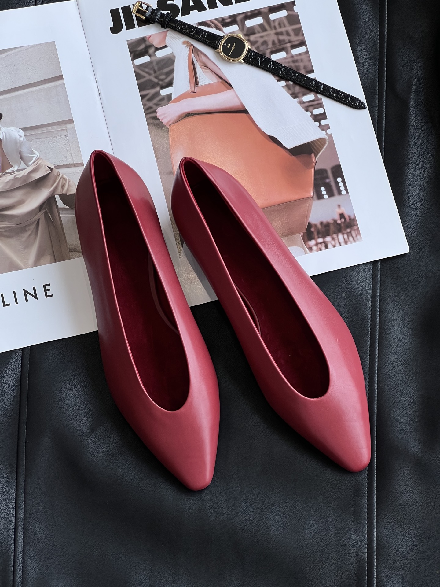 NO:237303,The burgundy white look can be the finishing touch. Enlarge the oil-coffee cowhide I used. The leather is tender, smooth and delicate. The feel is like the skin of the baby, which can be called the ceiling in the fetal cowhide. Single shoes, cowhide19860909酒红色显白穿搭可以起到点睛之笔 放大感受下我用的油咖胎牛皮 皮质嫩滑细腻 手感犹如婴儿肌肤一般堪称胎牛皮中的天花板,单鞋,cowhide,Women's Shoes