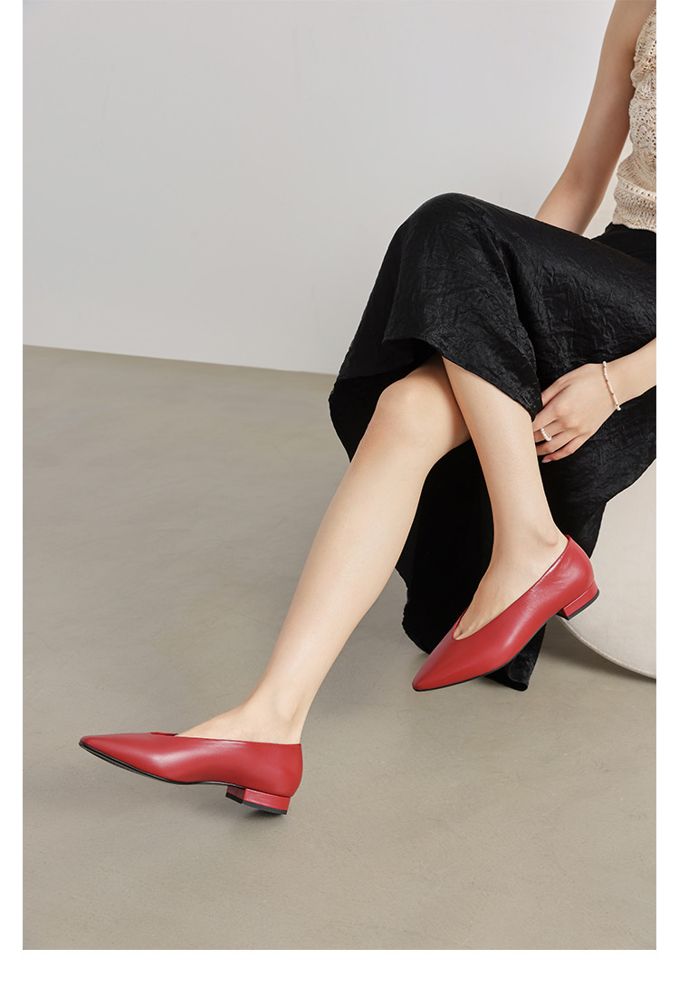 NO:237334,The large V-shaped shoe mouth is easy to put on and off, and it can also play a good viewing effect of lengthening legs and slimming feet. It is not picky about the feet and has a very high tolerance; the shoe itself has a very light weight, and the feet are soft, comfortable and breathable, and the feet feel very light;, single shoes19860909大V字型鞋口方便穿脱,同时还能很好的起到拉长腿长、瘦脚的视角效果,不挑脚型包容性极高； 鞋子本身的自重很轻,上脚柔软舒适透气,脚感十分轻盈；,单鞋,Women's Shoes