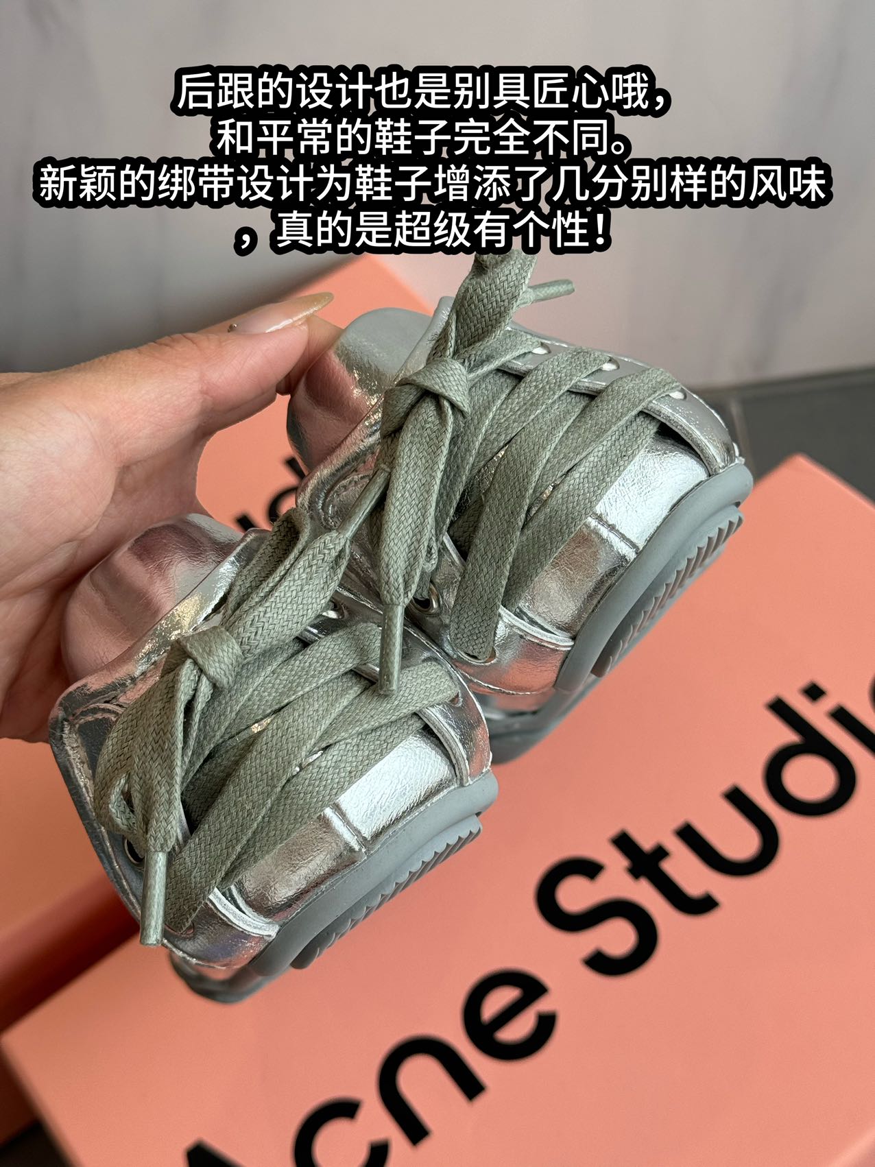 NO:237984,The heel design is also unique, completely different from ordinary shoes. The novel strap design adds a few different flavors to the shoes, which is really super unique!  ,Ballet shoes19860909后跟的设计也是别具匠心哦, 和平常的鞋子完全不同. 新颖的绑带设计为鞋子增添了几分别样的风味 ,真的是超级有个性！,芭蕾舞鞋,Women's Shoes
