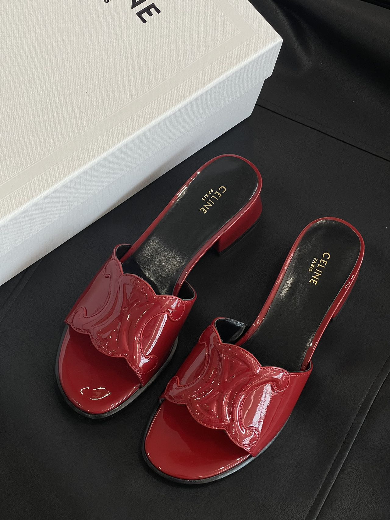 NO:226539,Top quality high-quality products in Dongguan, full packaging!  !  From shoe lasts, leather, outsoles, engravings, packaging boxes, a pair of luxury high-end women's shoes bring you all the luxury, it is a complete bag!  !  ,slippers19860909莞产顶级高定,全套包装！！从鞋楦、皮质、大底,刻字、包装盒,一双奢侈高端女鞋带给你所有奢华,它,统囊通括！！,拖鞋,slippers,Women's Shoes