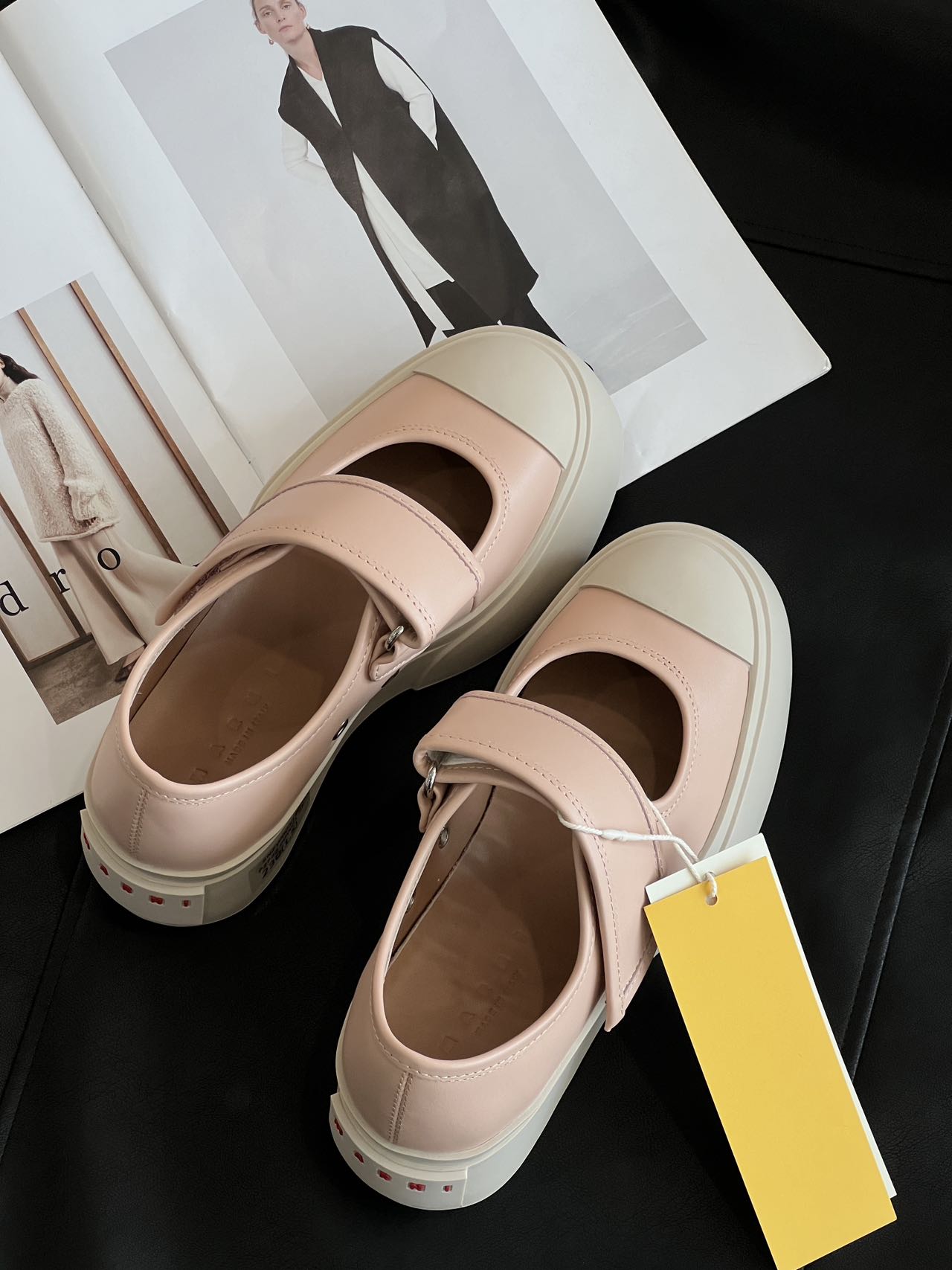 NO:226604,Pink big-toe shoes, youthful campus style!  The cowhide design is classic and versatile and never gets tired of wearing for a long time. Paired with pink uppers, hin girl. You can pinch your skirts and pants in daily life~~~~, Mary Jane, mary jane, skirts, cowhide19860909粉色大头鞋,青春校园风拿捏！ 牛皮的设计经典又百搭久穿不腻 搭配粉色的鞋面,hin少女 日常搭配裙子裤子都可以捏～～～,玛丽珍,mary jane,skirts,cowhide,Women's Shoes