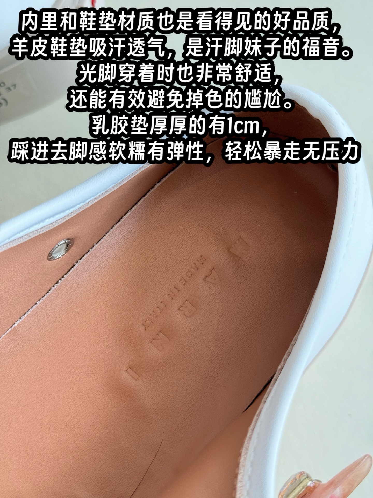 NO:226594,The inner and insole material is also a visible and good quality. Sheepskin insoles are sweat-absorbing and breathable, which is a blessing for girls with sweat feet. It is also very comfortable to wear barefoot and can effectively avoid the embarrassment of fading. The latex pad is 1cm thick, and the feet feel soft and elastic when stepped in. It is easy to walk without pressure. Mary Jane, mary jane, sheepskin19860909内里和鞋垫材质也是看得见的好品质, 羊皮鞋垫吸汗透气,是汗脚妹子的福音. 光脚穿着时也非常舒适, 还能有效避免掉色的尴尬. 乳胶垫厚厚的有1cm, 踩进去脚感软糯有弹性,轻松暴走无压力,玛丽珍,mary jane,sheepskin,Women's Shoes