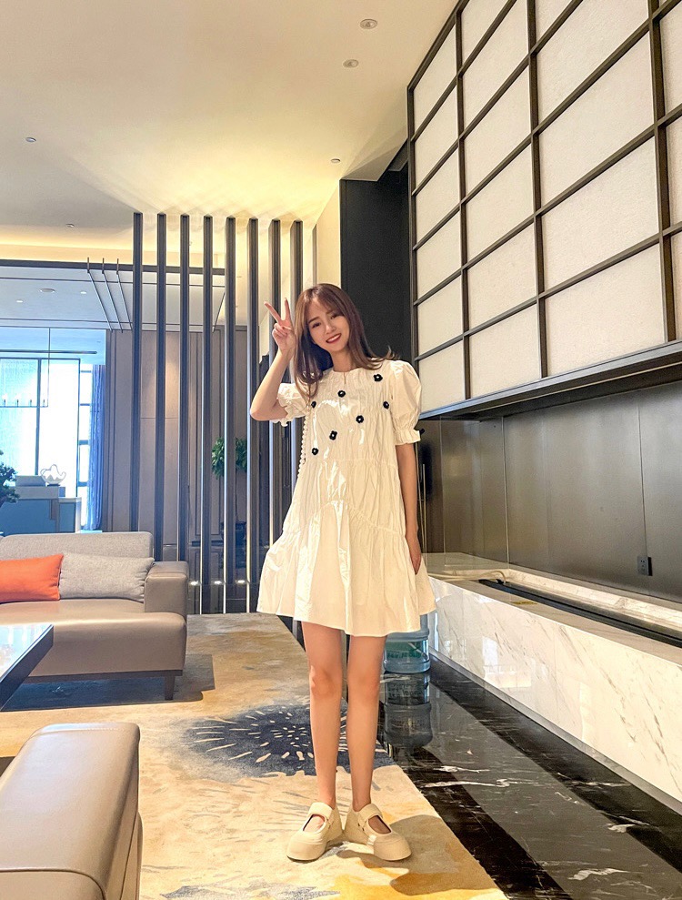 NO:226611,Velcro big-headed shoes, with good looks, height, and comfort. It is even more online. It is paired with floor pants, and has long legs. It is a puffy skirt. It is a sweet little boy. It is suitable for outings, traveling and matching. It can be worn all seasons. It is difficult not to love~~~, Mary Jane, mary jane, skirts19860909魔术贴大头鞋 颜值有,高度也有,舒适度更是在线 配个拖地裤,气场长腿都有了 搭个蓬蓬裙,就是甜美小公举 适用于出游踏青,旅行搭配,四季都可以穿搭 不爱都难呀~~~,玛丽珍,mary jane,skirts,Women's Shoes