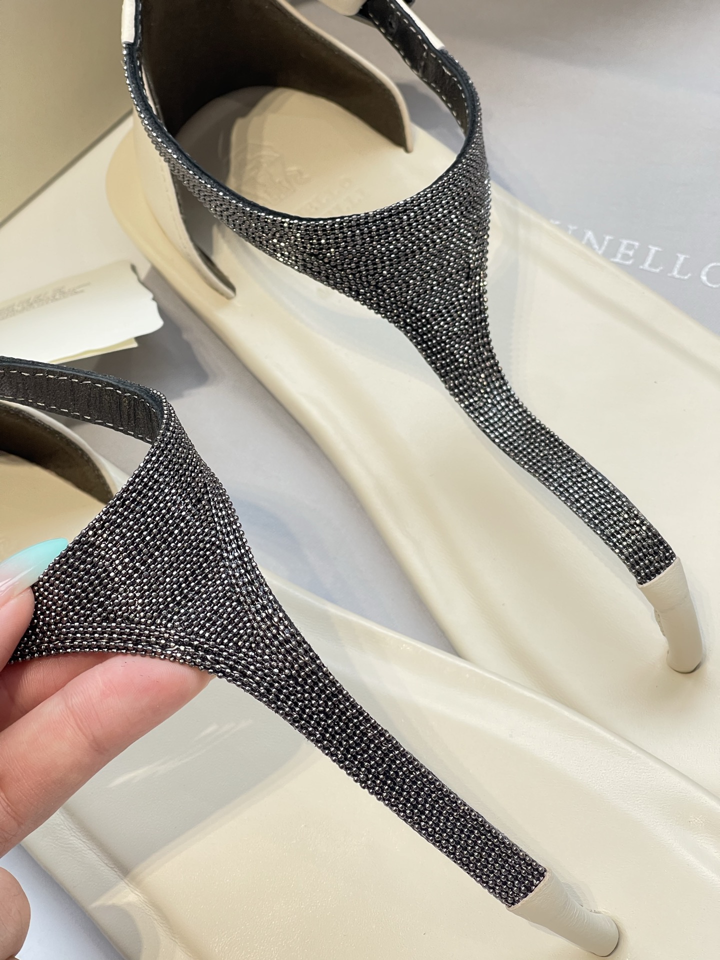 Elegant Beaded T-Strap Flat Sandals for Women | Brunello Cucinelli 3 i1747389287002 4088 0 1