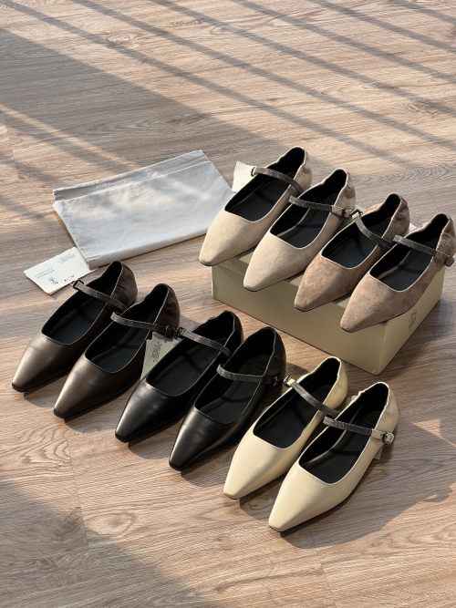 Elegant Women's Mary Jane Flats with Pointed Toe and Adjustable Strap