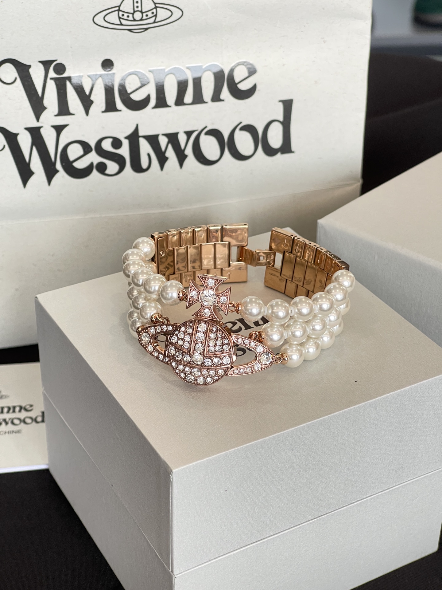 NO:394344,The Queen Mother of the Citizen still has something to do, all-in-one watch bracelet. I’m so beautiful. I really can’t live without watch bracelets in summer. This decoration is like this. It’s really good to combine it into one!  It's very expensive to wear, it's really suitable for our daughter, bracelet19860909西太后还是有点东西的啊多合一手表手链 太太太美了我夏天是真的离不开手表手链这种装饰品这个直接合二为一了真的很好看！ 戴起来很贵气真的很适合咱们千金大小姐,,bracelet,Watch