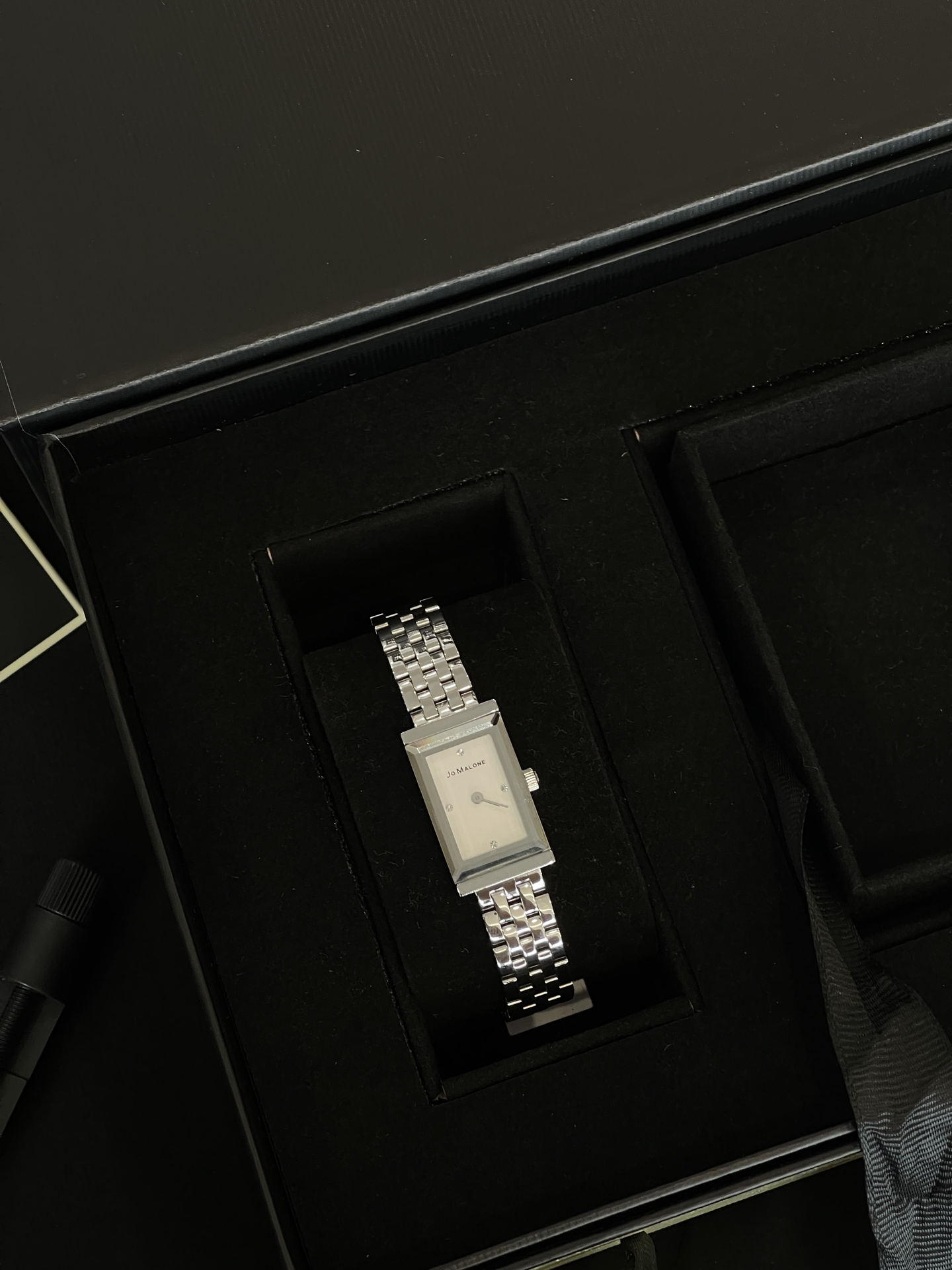 Elegant Women's Watch with Stainless Steel Band - A Timeless Accessory