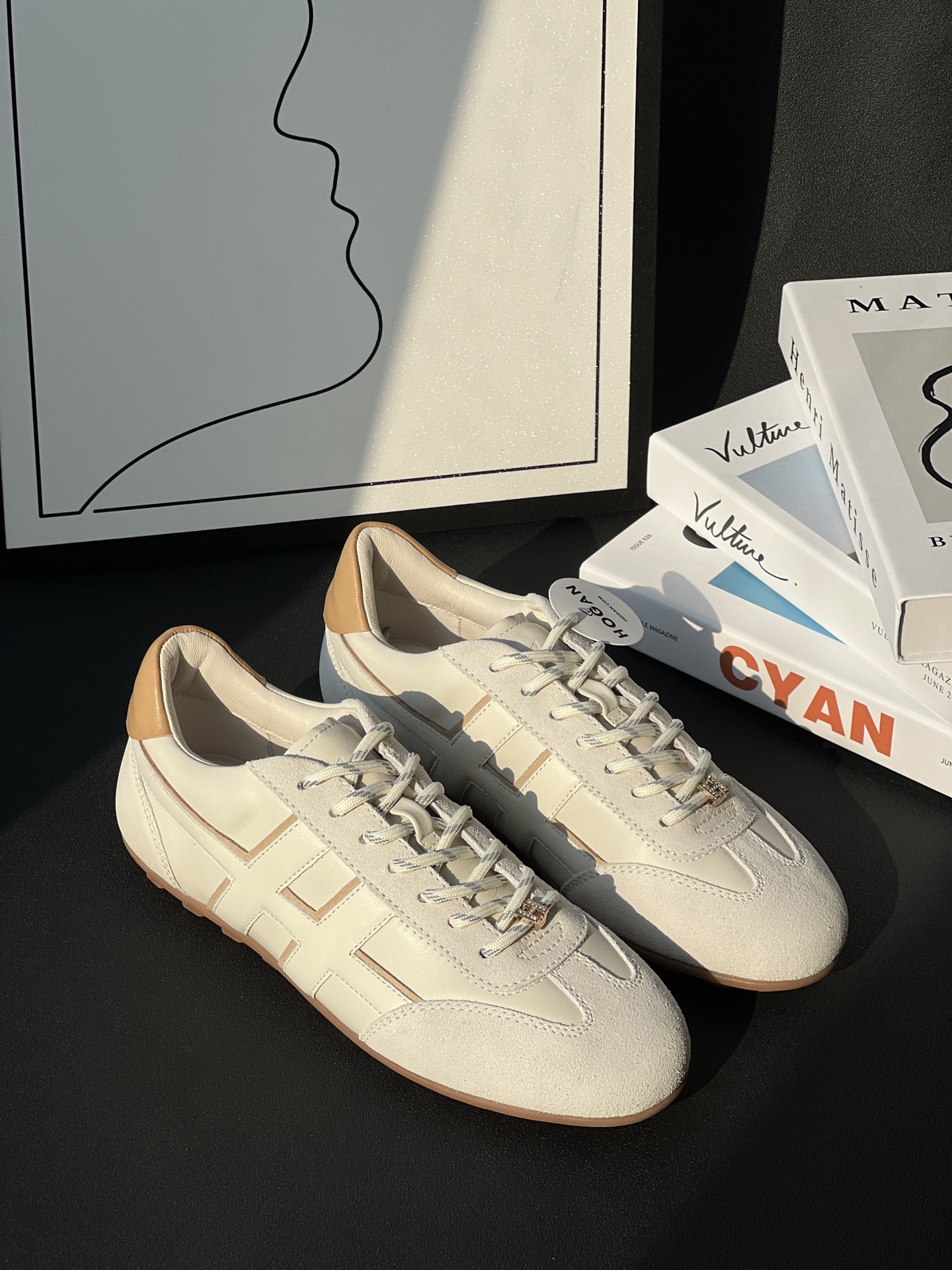 NO:630989,The white and brown color matching is so gentle, it feels like milk tea with cream~ The upper is suede stitched with cowhide, which feels soft and fufu, and is very comfortable to wear. The effect on the feet is amazing, and the foot shape is particularly good-looking. It’s super cost-effective to buy it now, sisters, just rush in and it’s done!  Buy early and be beautiful early, you will look like a gentle young lady~, casual shoes/sneakers, sneakers, cowhide19860909白棕拼色温柔到爆炸,就像奶茶加奶油的感觉～ 鞋面是反绒皮拼接牛皮,摸起来软fufu的,穿起来特别舒服.上脚效果绝了,显得脚型特别好看 现在入手超划算,姐妹们冲就完事了！早买早美,穿上就是温柔小姐姐本姐～,休闲鞋/运动鞋,sneakers,cowhide,Women's Shoes