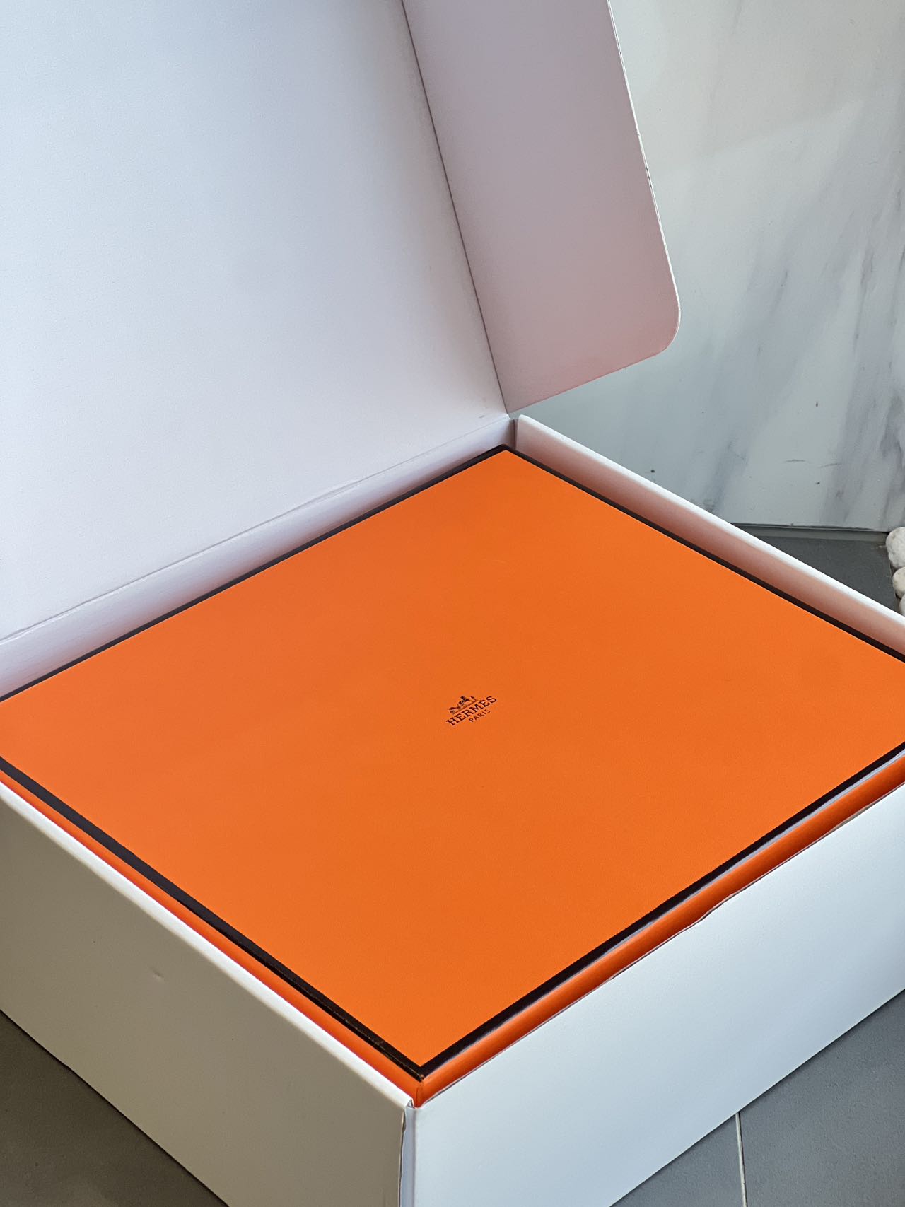 NO:680971,Give someone a gift with a full set of packaging ~ Double Festival is coming, gift products are indispensable. Hermès is indeed the top of luxury accessories ~ Compared with the packaging of other brands, it is very high-end, boots, Hermes, boots19860909送人有面全套包装哈～ 双节来临,礼物款产品不可少 爱马仕不愧是奢饰品的顶级啊~ 对比起其他的牌子的包装, 那是做得非常高级,靴子,hermes,boots,Women's Shoes