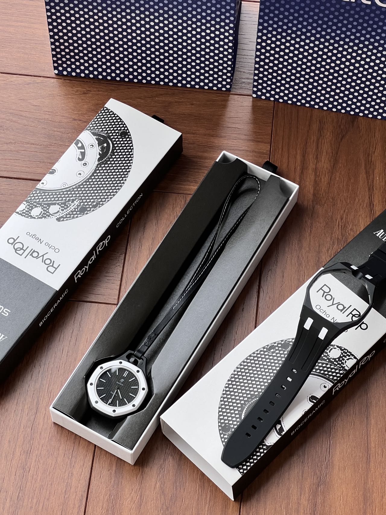 NO:859758,Audemars Piguet x Swatch co-branded model A×Swatch If you want to give a gift, hurry up and arrange it for your boyfriend!  The upper body is neat and high-end, and it looks super handsome when hanging a bag or taking off the watch strap. Boys wear it to show their taste!  ,,stuart weitzman audemars19860909爱彼×斯沃琪联名款 A×Swatch 想要送礼的姐妹,赶紧给自家男友安排上！ 上身利落高级,挂包、拆表带戴手上都超帅, 男生戴巨显品味！,,stuart weitzman,audemars,Watch