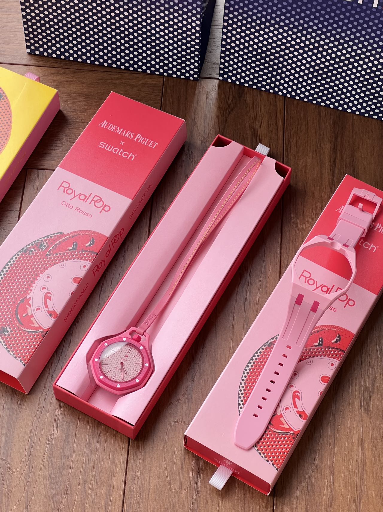 NO:859778,Audemars Piguet x Swatch co-branded model A×Swatch. The bright strawberry red dial makes you fall in love at first sight. It matches the dopamine look, fresh and sweet. It is very suitable for the summer atmosphere~,,stuart weitzman,audemars19860909爱彼×斯沃琪联名款 A×Swatch 鲜艳的草莓红表盘令人一见倾心 搭配多巴胺穿搭,清新甜美 非常适合夏天的气息~,,stuart weitzman,audemars,Watch