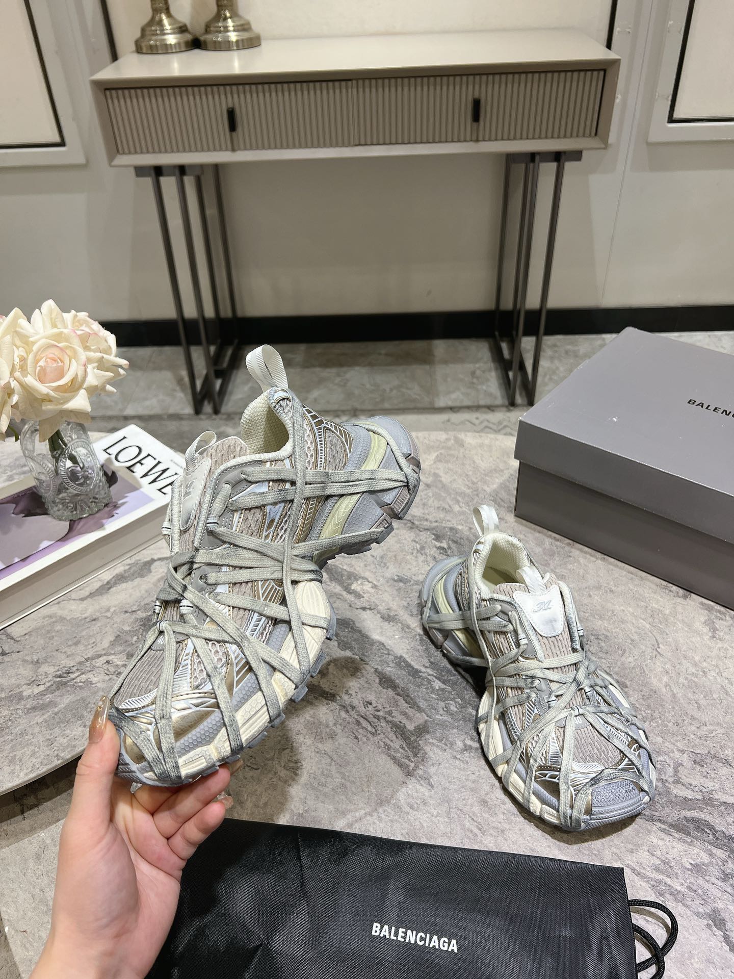 P440¥顶级版本 巴黎世家 户外概念鞋 
Balenciaga Sneaker Tess 十代B款绑带鞋
独家纯原版本 细节精准对位官方 私模组合大底
原装大盒 从里到外 一切百分百还原官方配置 顶级专供外贸 碾压市面一切真标版本 
Size：35-45