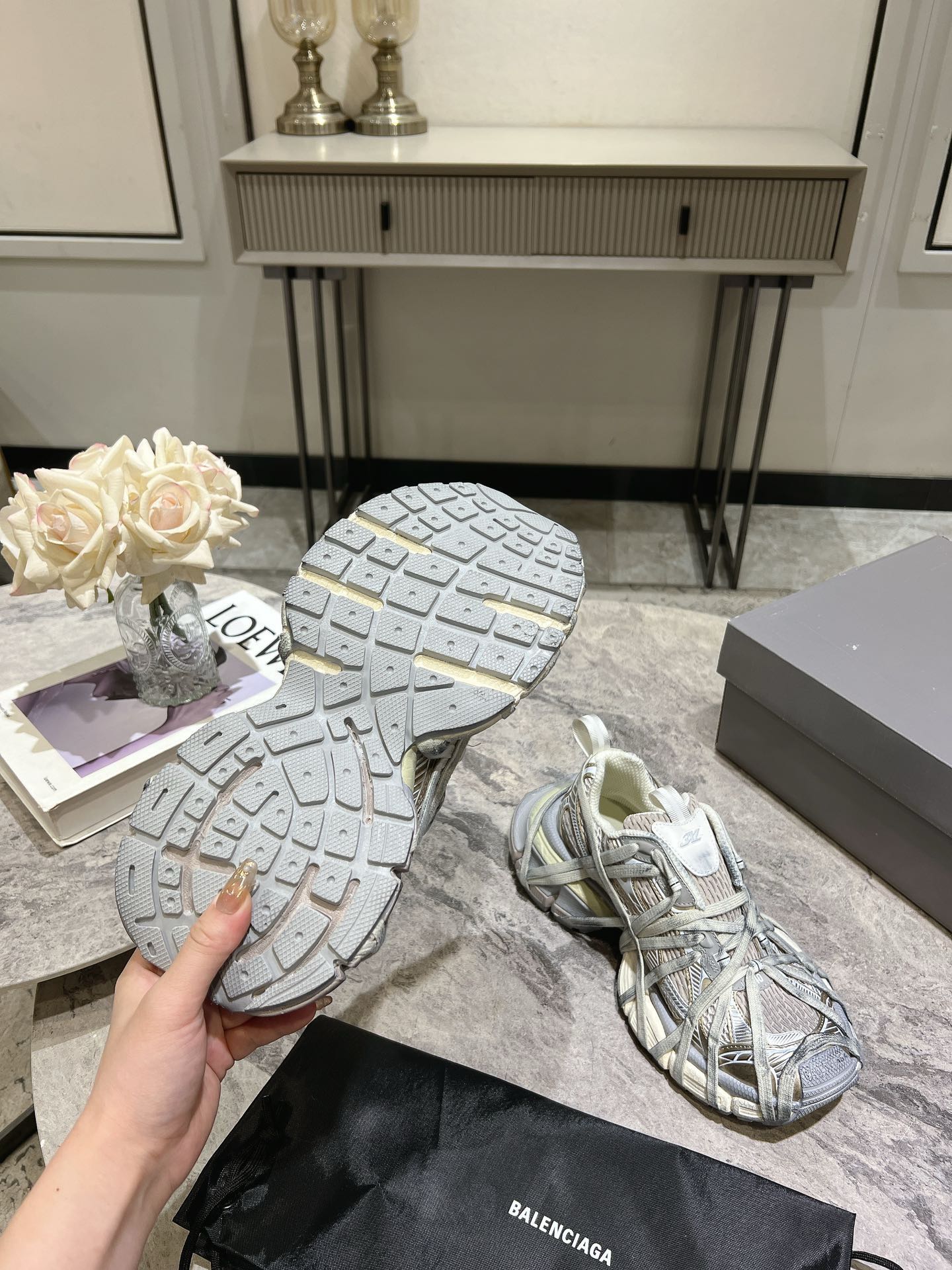 P440¥顶级版本 巴黎世家 户外概念鞋 
Balenciaga Sneaker Tess 十代B款绑带鞋
独家纯原版本 细节精准对位官方 私模组合大底
原装大盒 从里到外 一切百分百还原官方配置 顶级专供外贸 碾压市面一切真标版本 
Size：35-45