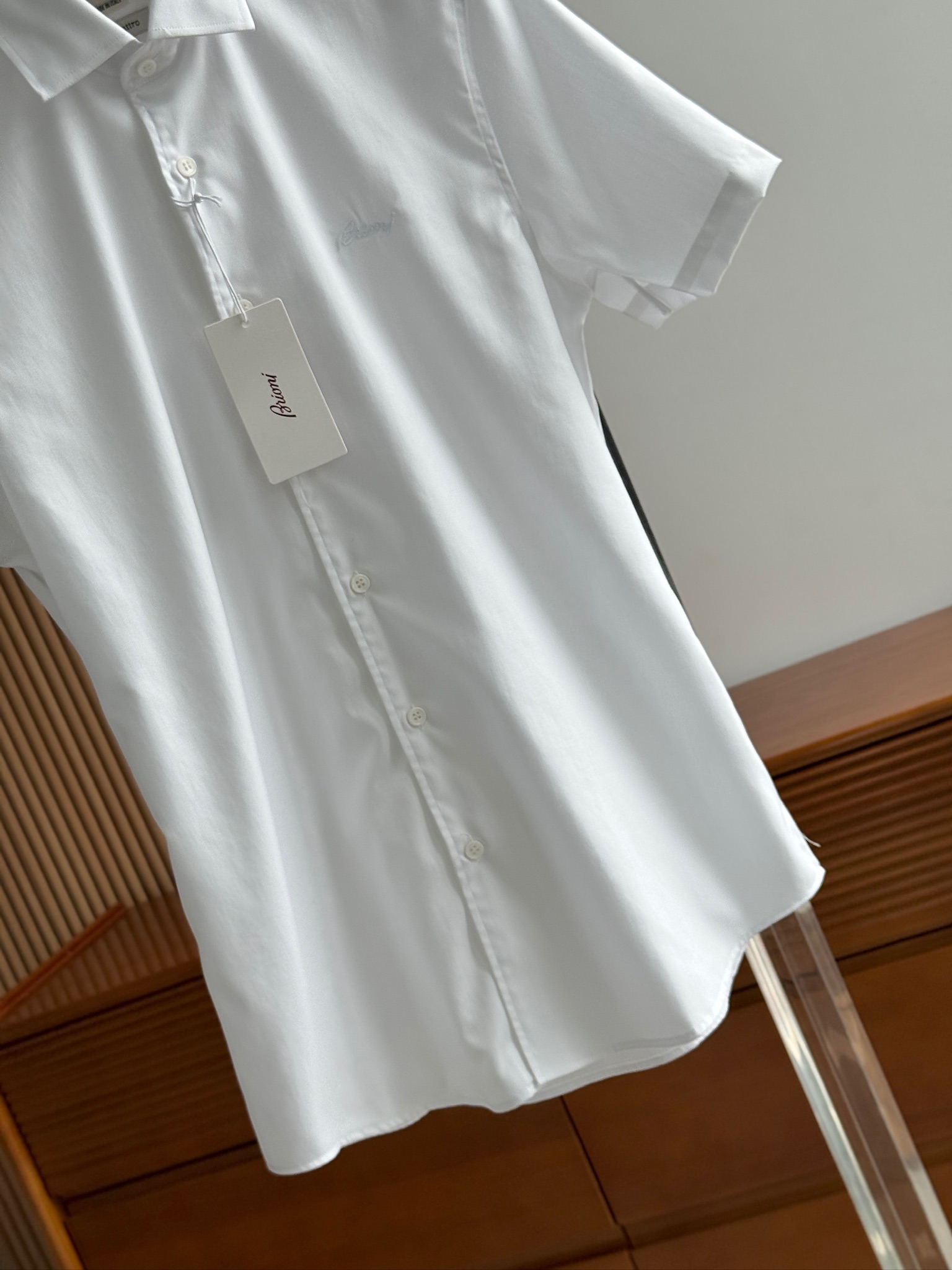 布里奥尼，Brioni，学院风绣花设计私定面料男士短袖衬衫。洋行渠道货，纯正血统品质，春夏新品，口碑化经