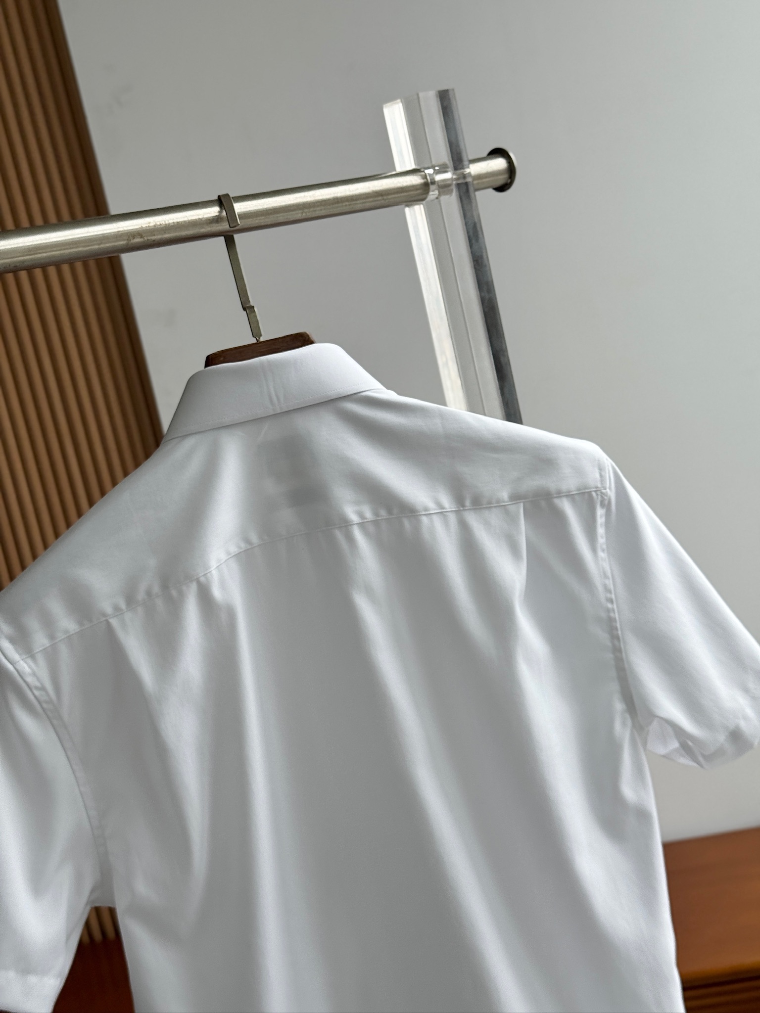 布里奥尼，Brioni，学院风绣花设计私定面料男士短袖衬衫。洋行渠道货，纯正血统品质，春夏新品，口碑化经
