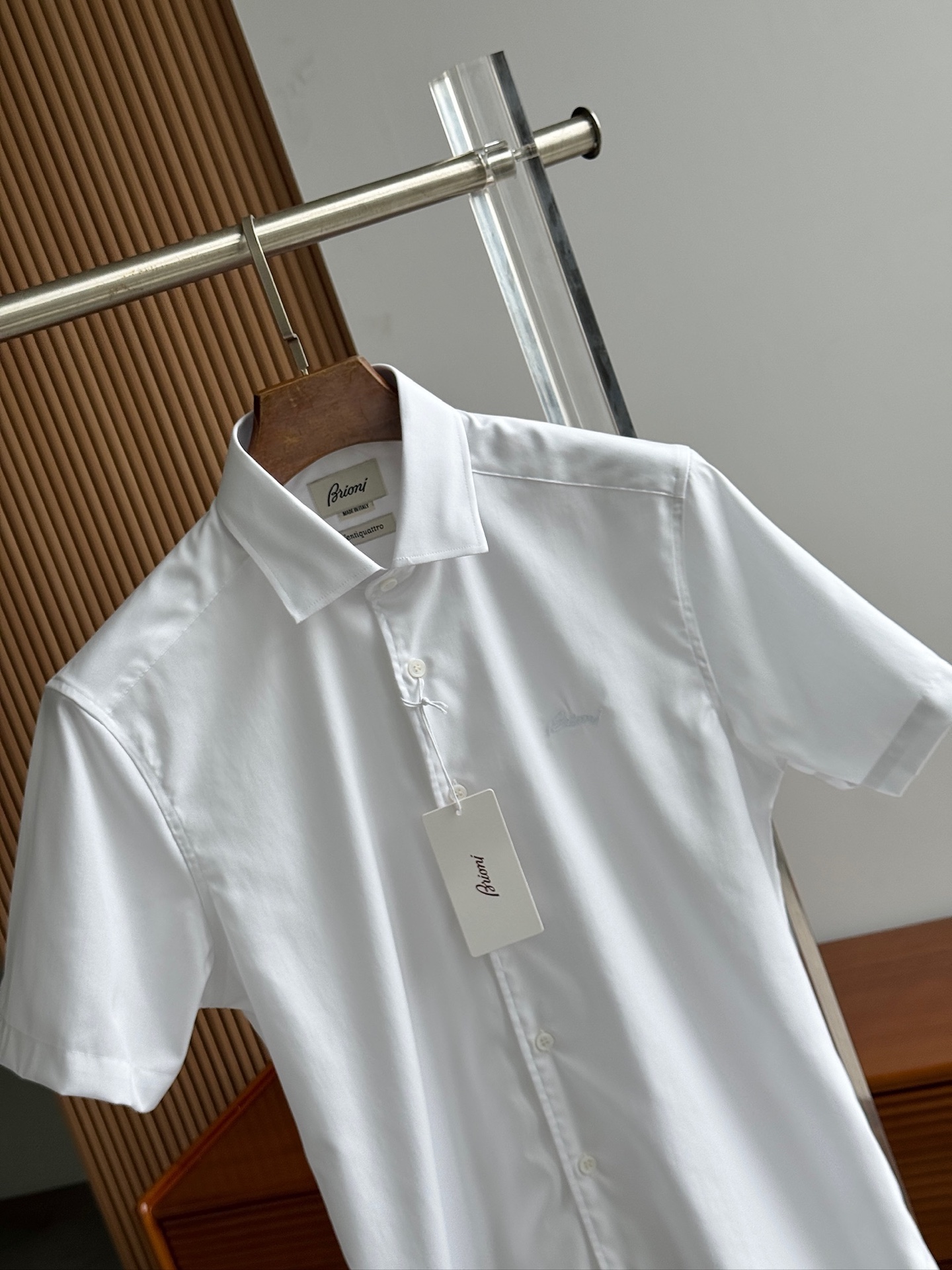 布里奥尼，Brioni，学院风绣花设计私定面料男士短袖衬衫。洋行渠道货，纯正血统品质，春夏新品，口碑化经