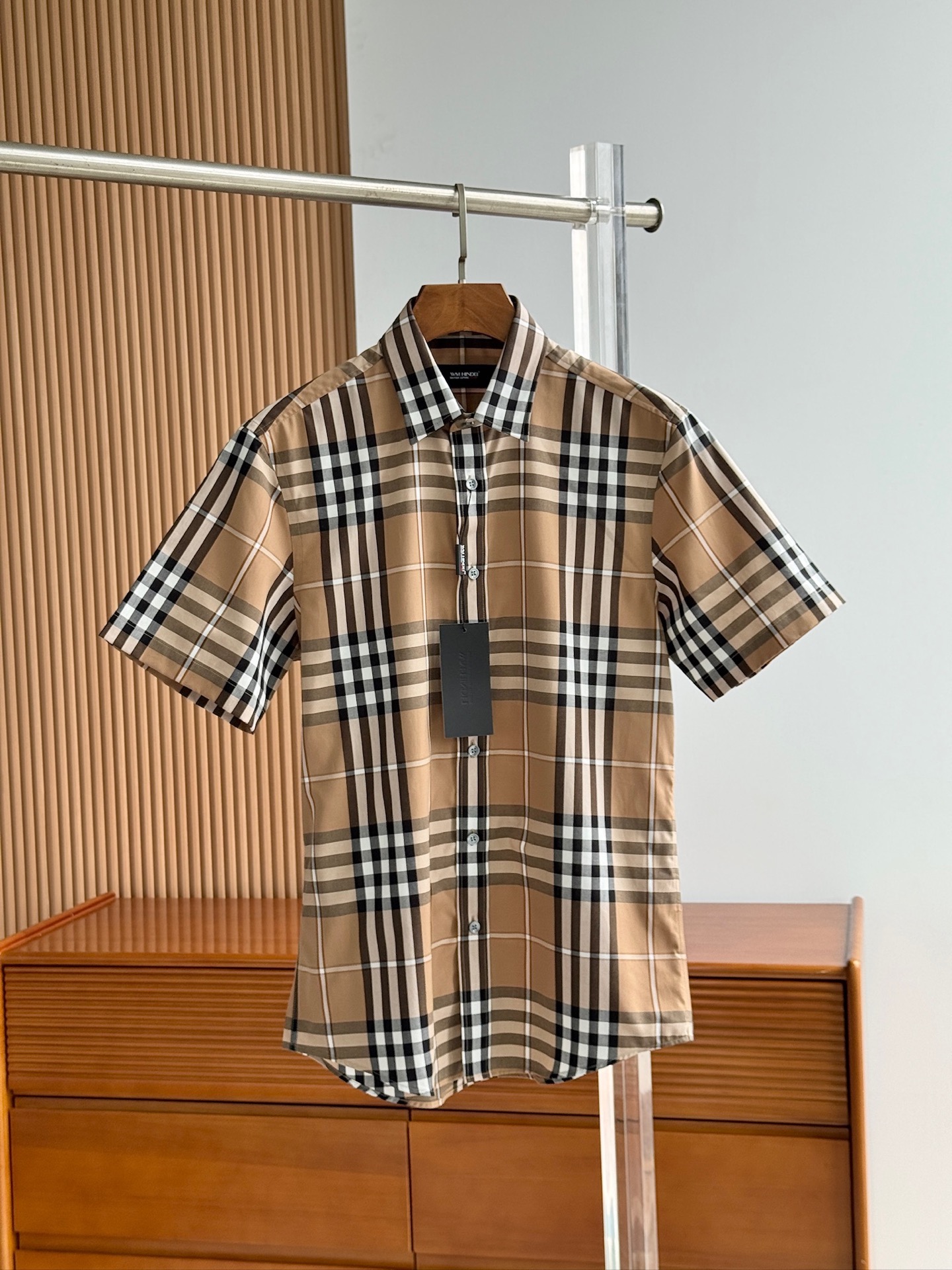 NO:460381,Classic style, mid-checked, BBR short-sleeved shirt, Yida Group's top single-product fabric, the best in color weaving craftsmanship, SMLXLXXL 020,,shirts,T-shirt,alexander wang19860909经典款,中格仔,BBR短袖衬衫,益达集团顶级单品面料,色织工艺的翘楚,SMLXLXXL 020,,shirts,T-shirt,alexander wang,Men's clothing