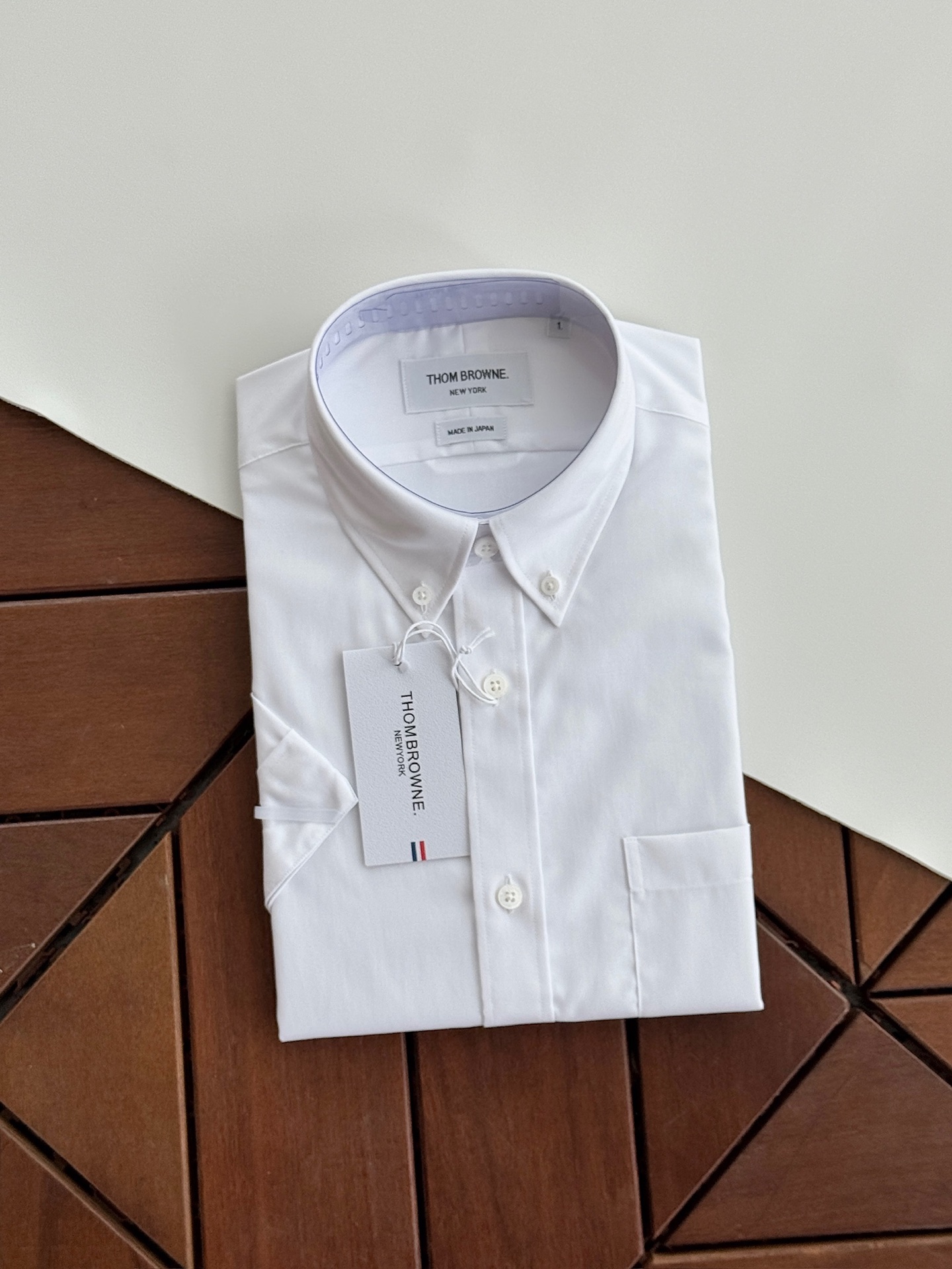 NO:460366,Young and retro fashion. TB brownie spring and summer webbing shirt, full of youthful atmosphere, so young!  !  !  SMLXLXXL 020, thom browne,shirts,alexander wang19860909年轻复古的时尚.TB布朗尼春夏两色织带衬衫,洋溢着青春的气息,年轻真好！！！SMLXLXXL 020,,thom browne,shirts,alexander wang,Men's clothing