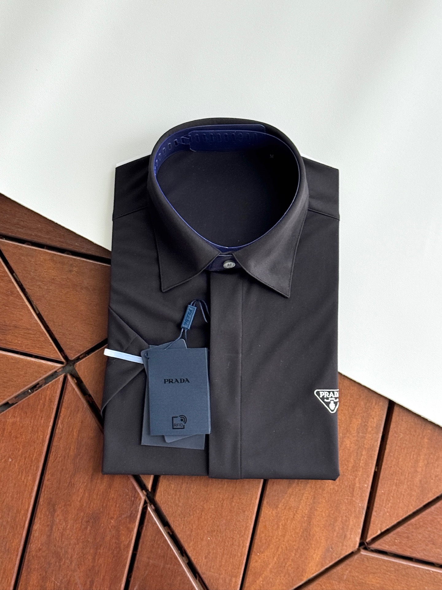 NO:955929,Black details, full of sincerity!  !  !  Brand new classic embroidered short-sleeve, high-end jacquard stretch fabric, comfortable and stylish with micro-elasticity, three colors, SMLXLXXL 020,, T-shirt,19860909黑色细节,满满诚意！！！ 全新经典绣花短袖,高级的提花弹力面料,舒适有型微弹,三个颜色,SMLXLXXL 020,,T-shirt,,Men's clothing