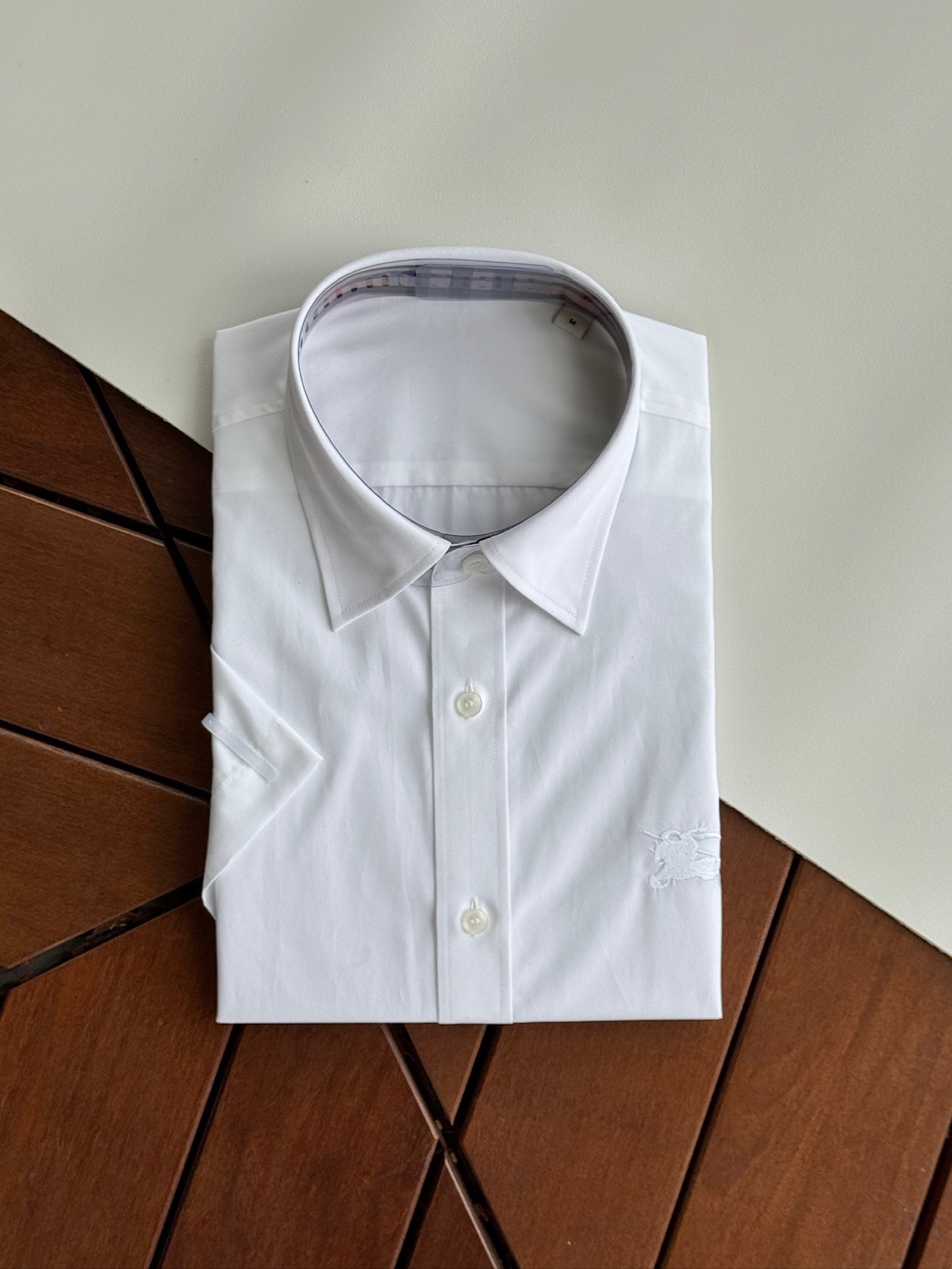 NO:460367,Pure white details, new Pegasus embroidery, plain high-end cotton short-sleeved shirt, three-color SMLXLXXL 020,,shirts,T-shirt,alexander wang19860909纯白色细节,全新飞马刺绣,平纹高级棉质短袖衬衫,三色SMLXLXXL 020,,shirts,T-shirt,alexander wang,Men's clothing