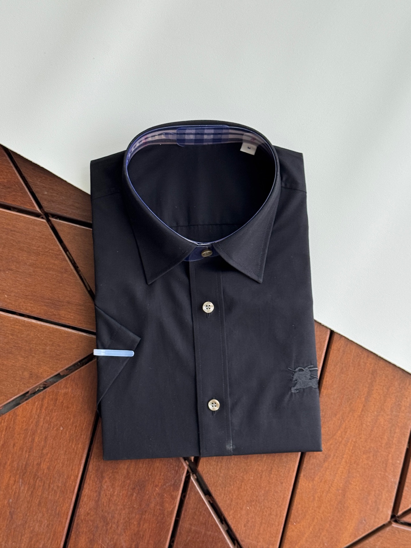 NO:460353,Black details, brand new Pegasus embroidery, plain high-end cotton short-sleeved shirt, three-color SMLXLXXL 020,,shirts,T-shirt,alexander wang19860909黑色细节,全新飞马刺绣,平纹高级棉质短袖衬衫,三色SMLXLXXL 020,,shirts,T-shirt,alexander wang,Men's clothing