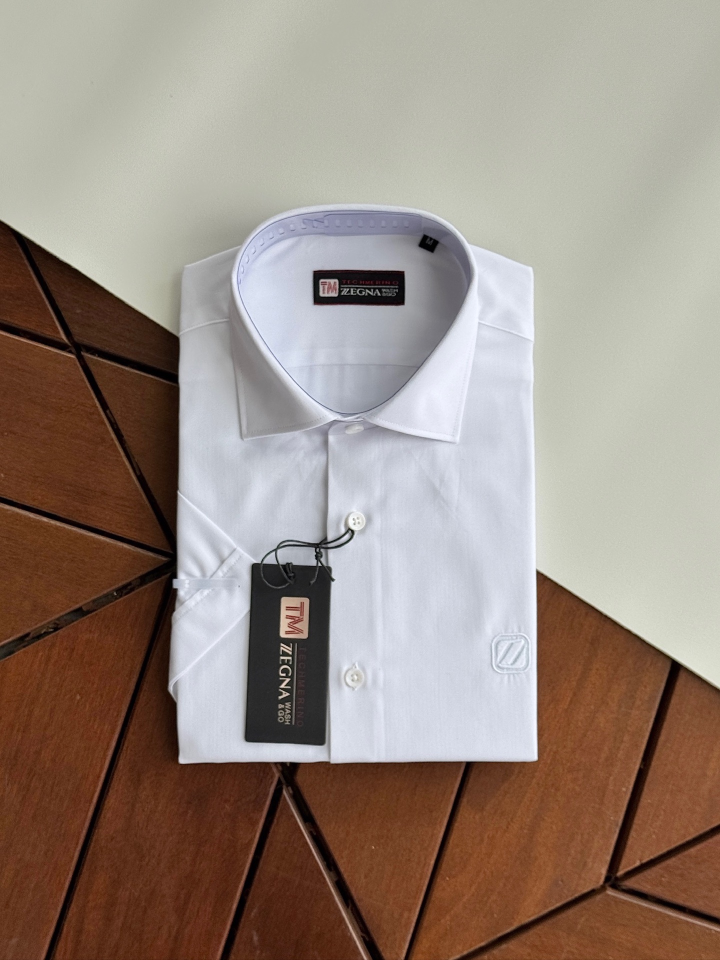 NO:460421,White details, top-notch. Z-frame embroidery, jacquard liquid ammonia free short-sleeved shirt, SMLXLXXL,,shirts,T-shirt,alexander wang19860909白色细节杰牌顶级.Z字框绣花,提花液氨免烫短袖衬衫,SMLXLXXL,,shirts,T-shirt,alexander wang,Men's clothing