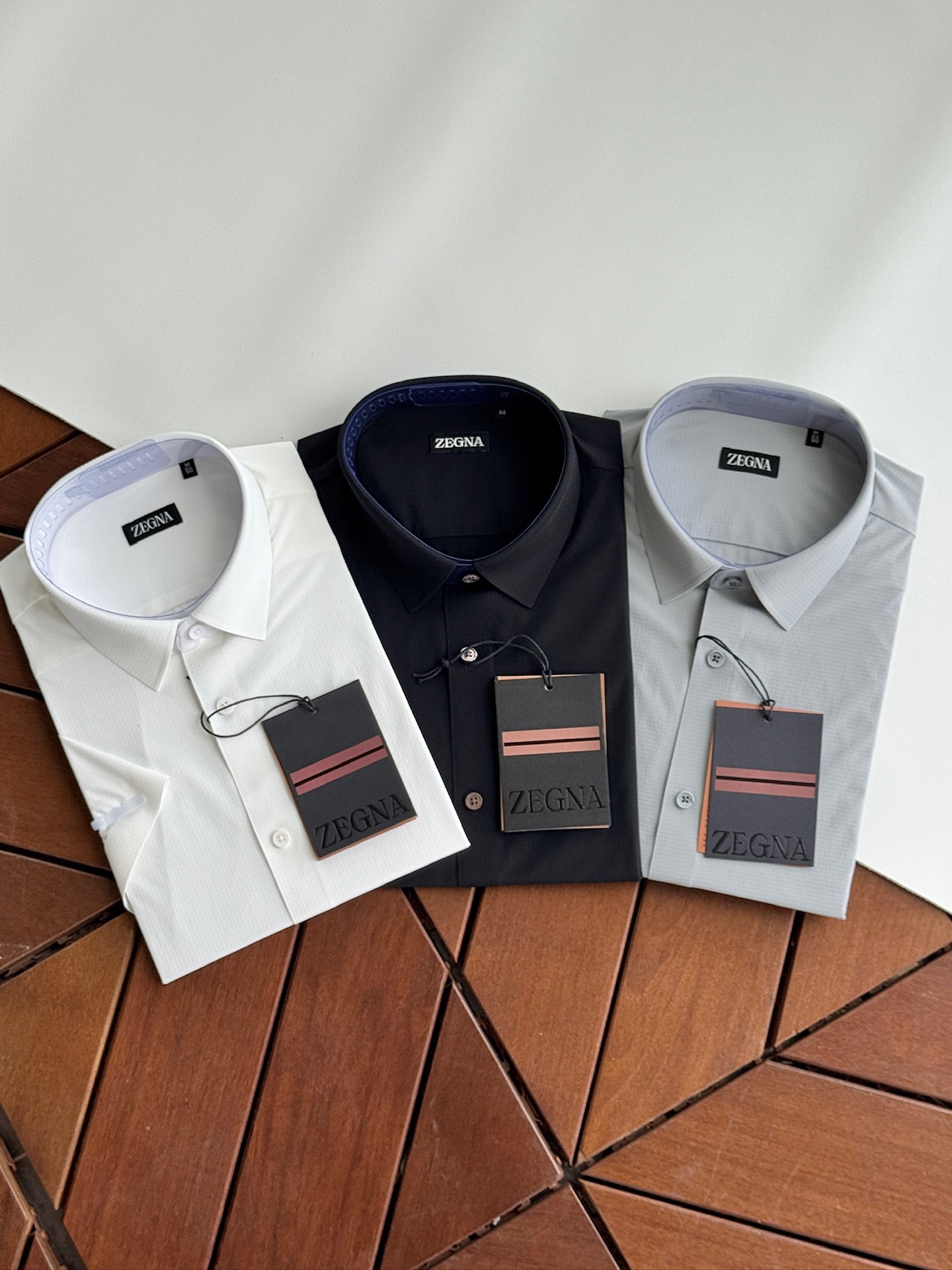 NO:460409,Lutai top four-sided elastic fabric with double-layer adhesive technology, Jiepai, small lapel short sleeves, three-color, SMLXLXXL, T-shirt, alexander wang19860909鲁泰顶级四面弹面料配合双层压胶工艺,杰牌,小翻领短袖,三色,SMLXLXXL,,T-shirt,alexander wang,Men's clothing