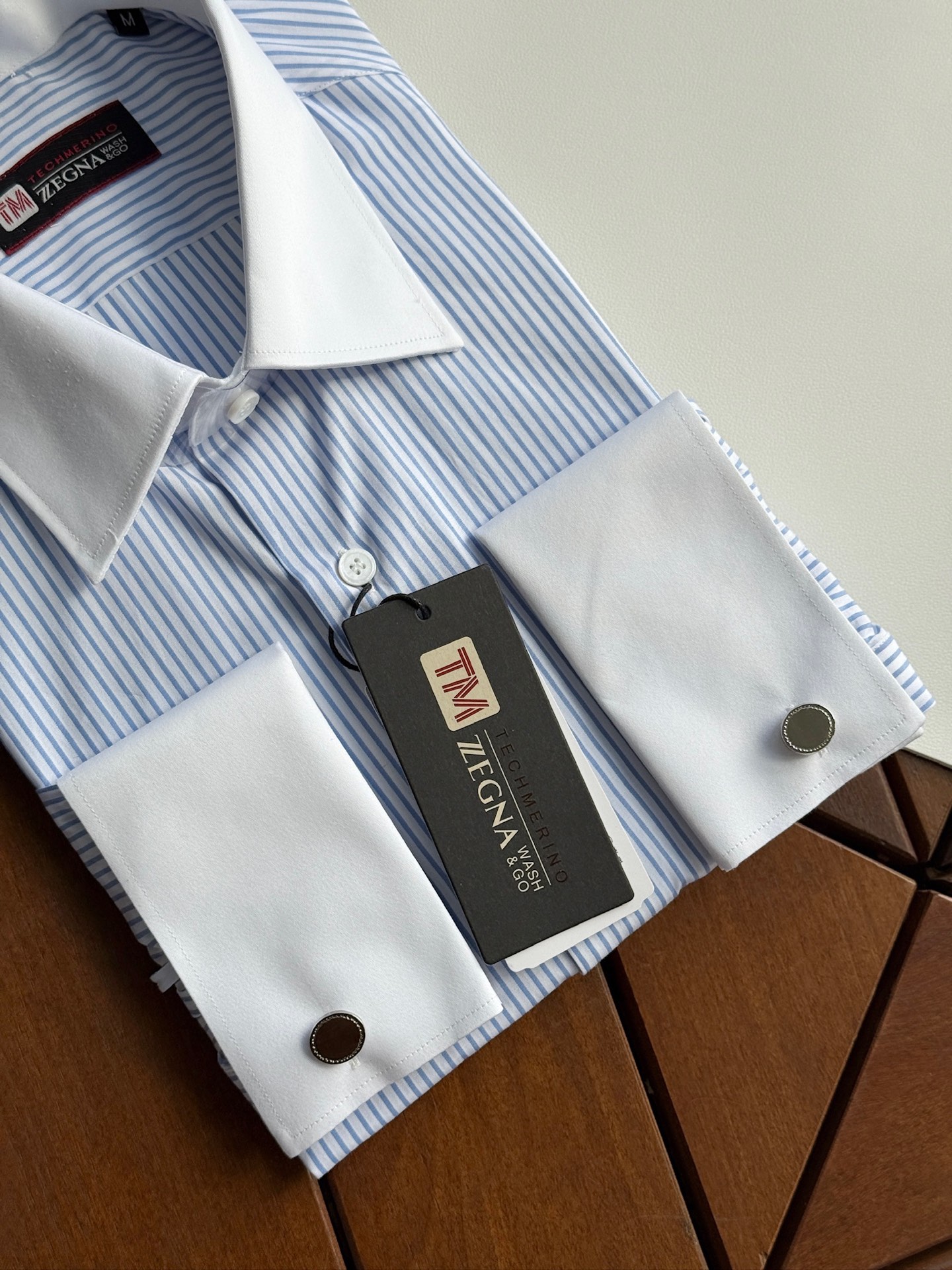 秋冬必备。补单出货！！！杰尼亚TM系列，法式袖扣男士长袖衬衫
设计上沿袭了他家现代极简主义基调，将意式的