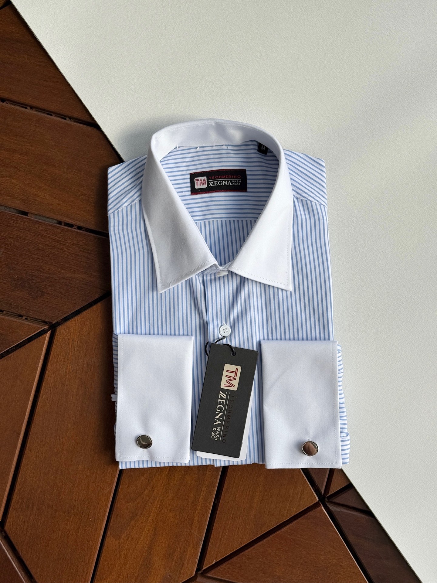 秋冬必备。补单出货！！！杰尼亚TM系列，法式袖扣男士长袖衬衫
设计上沿袭了他家现代极简主义基调，将意式的