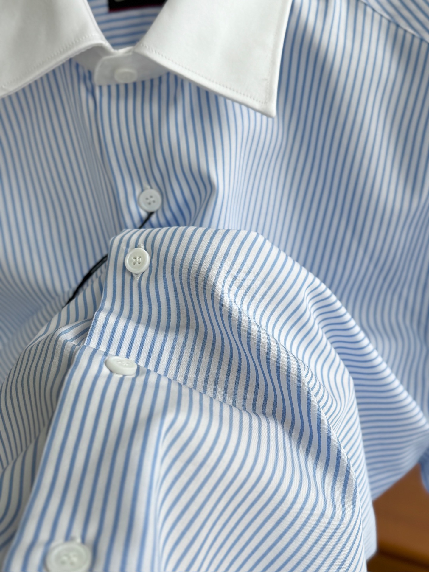 秋冬必备。补单出货！！！杰尼亚TM系列，法式袖扣男士长袖衬衫
设计上沿袭了他家现代极简主义基调，将意式的