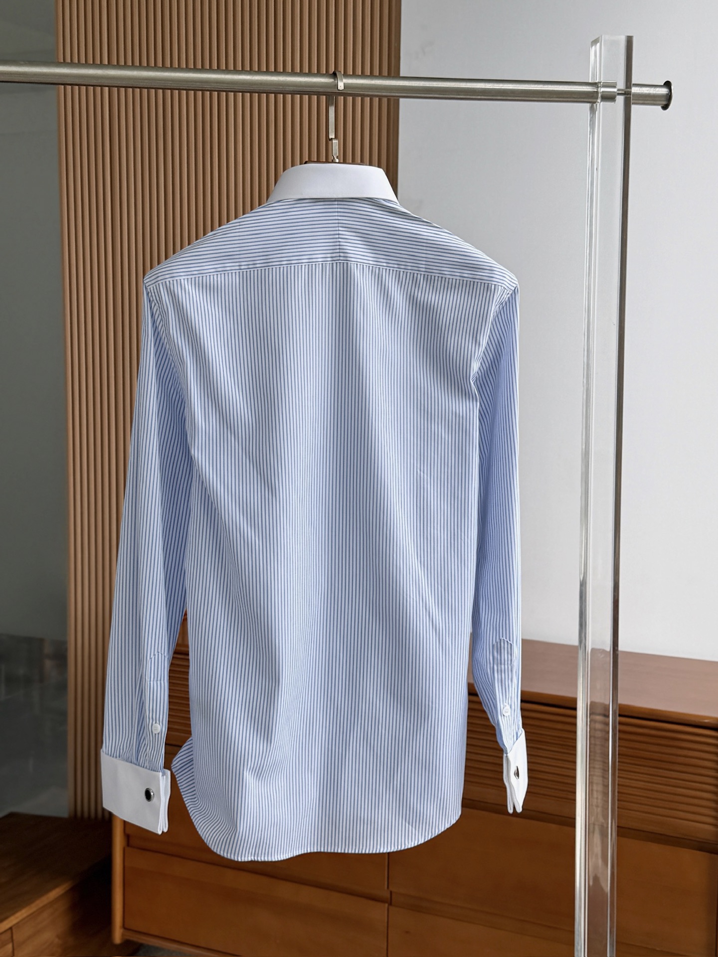 秋冬必备。补单出货！！！杰尼亚TM系列，法式袖扣男士长袖衬衫
设计上沿袭了他家现代极简主义基调，将意式的