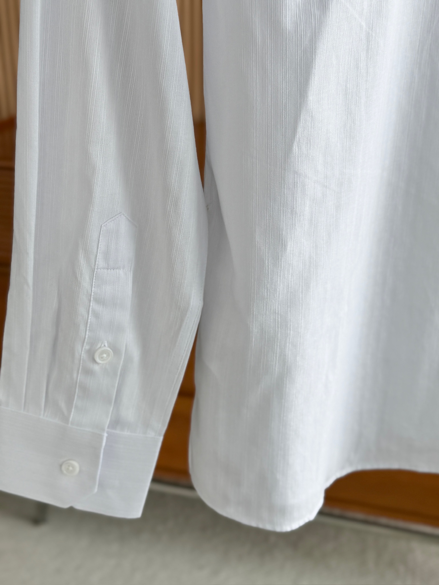 秋冬必备。补单出货！！！杰尼亚TM系列，色织条纹配色男士长袖衬衫
设计上沿袭了他家现代极简主义基调，将意