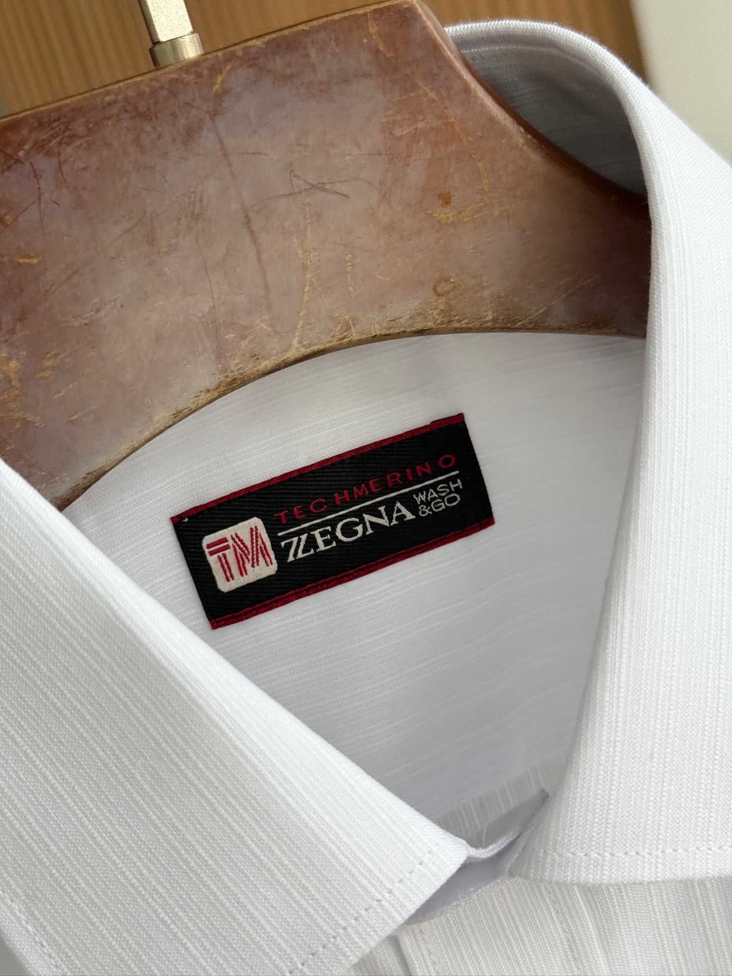 秋冬必备。补单出货！！！杰尼亚TM系列，色织条纹配色男士长袖衬衫
设计上沿袭了他家现代极简主义基调，将意