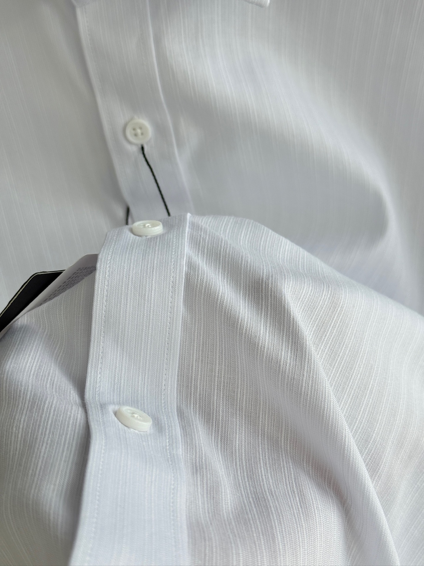 秋冬必备。补单出货！！！杰尼亚TM系列，色织条纹配色男士长袖衬衫
设计上沿袭了他家现代极简主义基调，将意