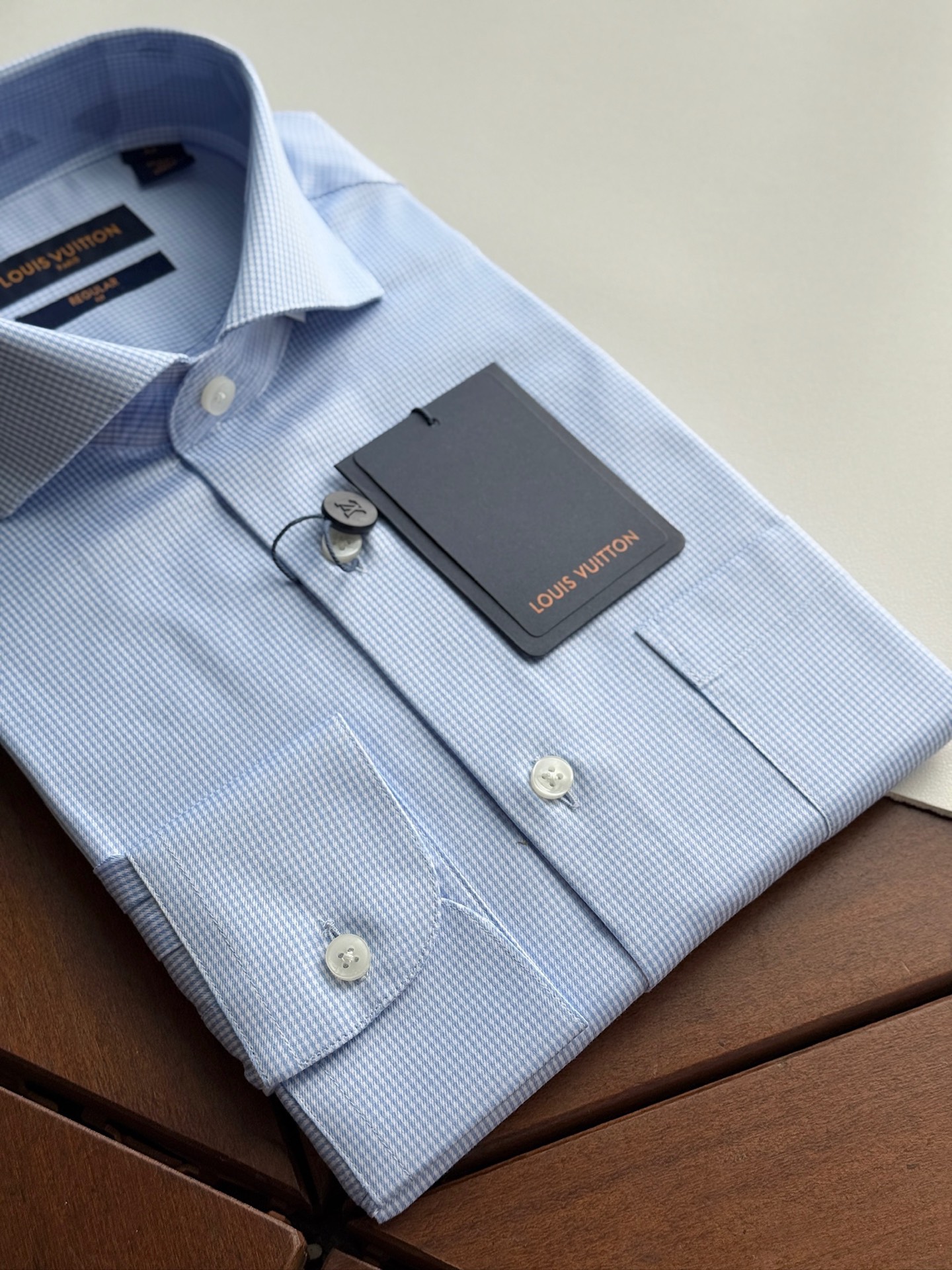 驴牌，LV色织格仔，标志小绣花衬衫，