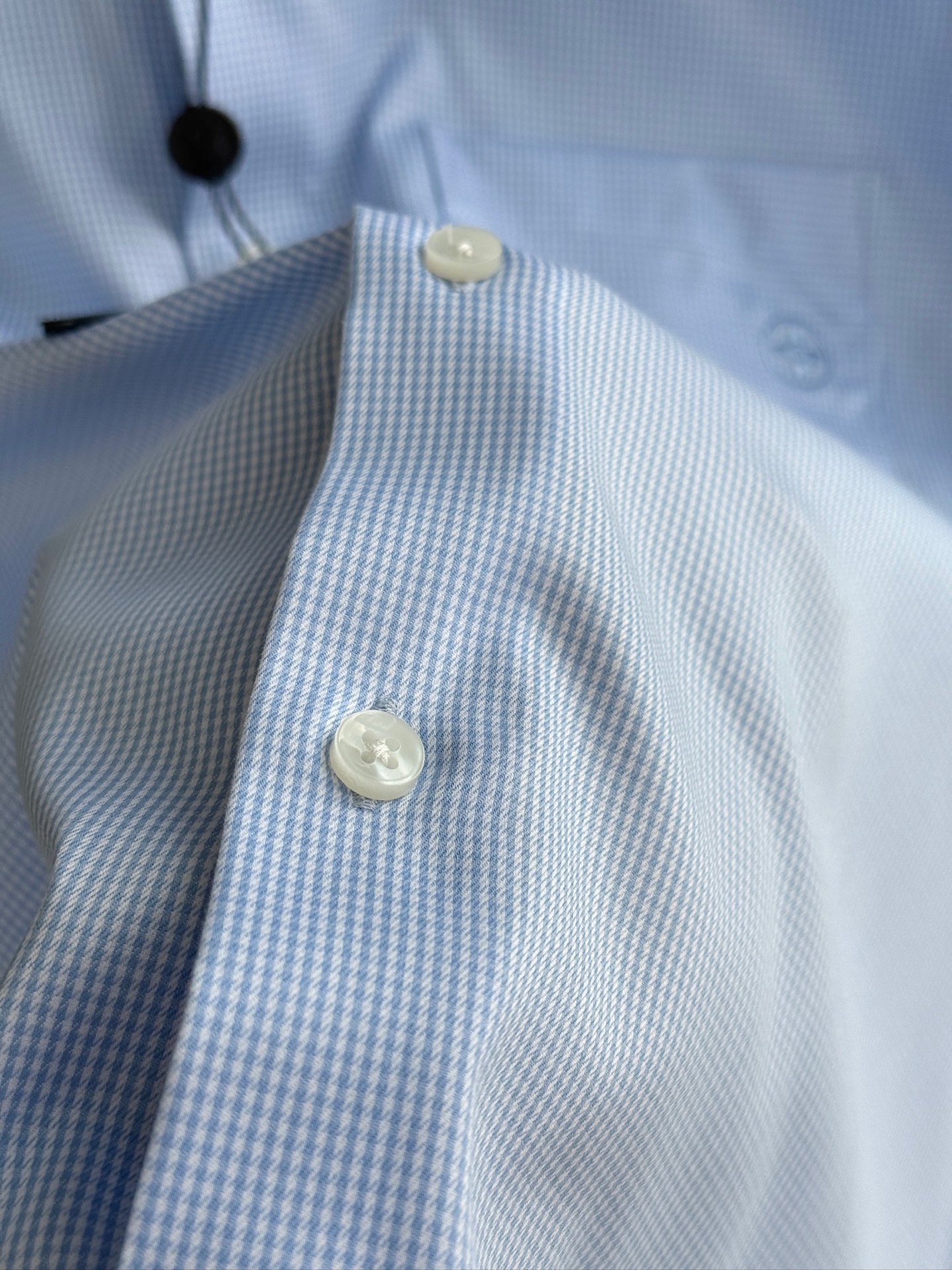 秋冬必备，补单出货！！！驴牌，色织格仔格子纯綿男士衬衫，温莎领设计，细节之处彰显品质。这款纯棉格子衬衫，