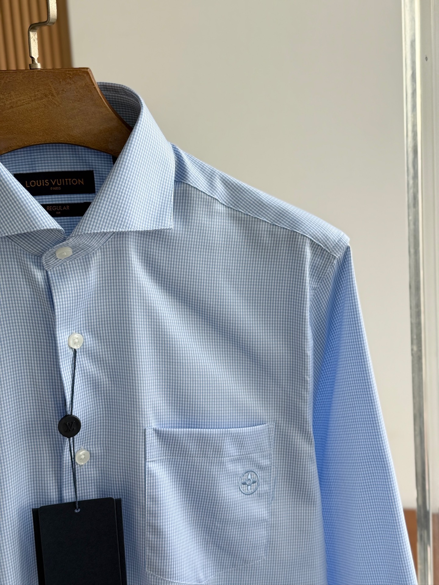 秋冬必备，补单出货！！！驴牌，色织格仔格子纯綿男士衬衫，温莎领设计，细节之处彰显品质。这款纯棉格子衬衫，