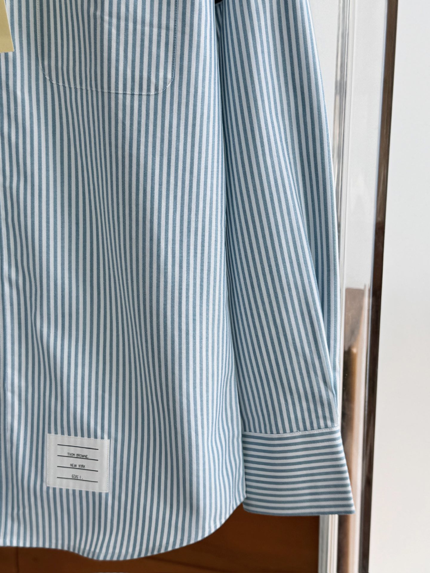 两色入。。。TB布朗尼顶级单品。条纹撞织带男士长袖衬衫，香港贸易公司货，纯正洋行渠道，整款衬衫的设计别具