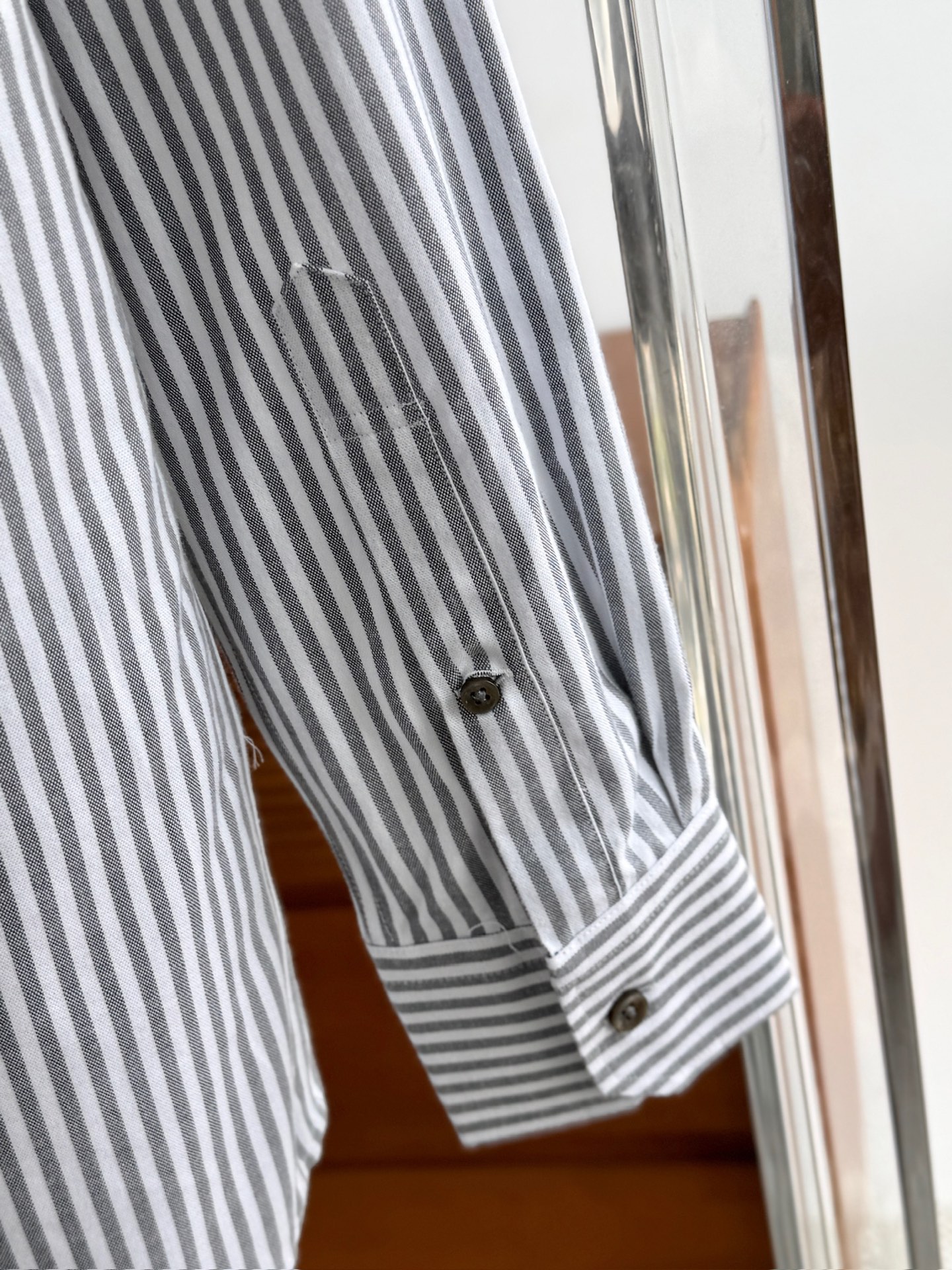 两色入。。。TB布朗尼顶级单品。条纹撞织带男士长袖衬衫，香港贸易公司货，纯正洋行渠道，整款衬衫的设计别具
