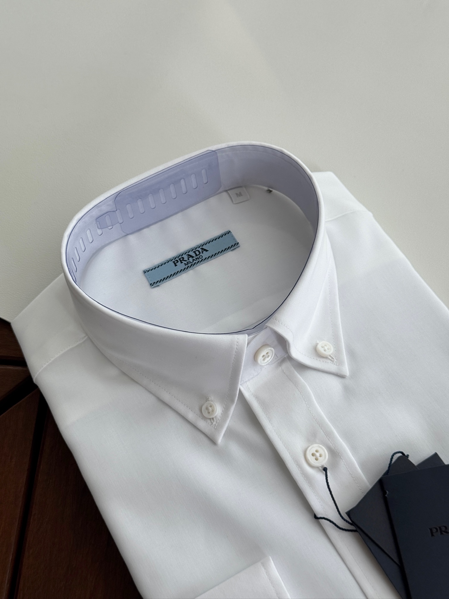 秋冬必备，补单出货！！！2025年秋冬普拉达PRADA...高支高密衬衫，商务绅士通勤款时尚又得体，百搭