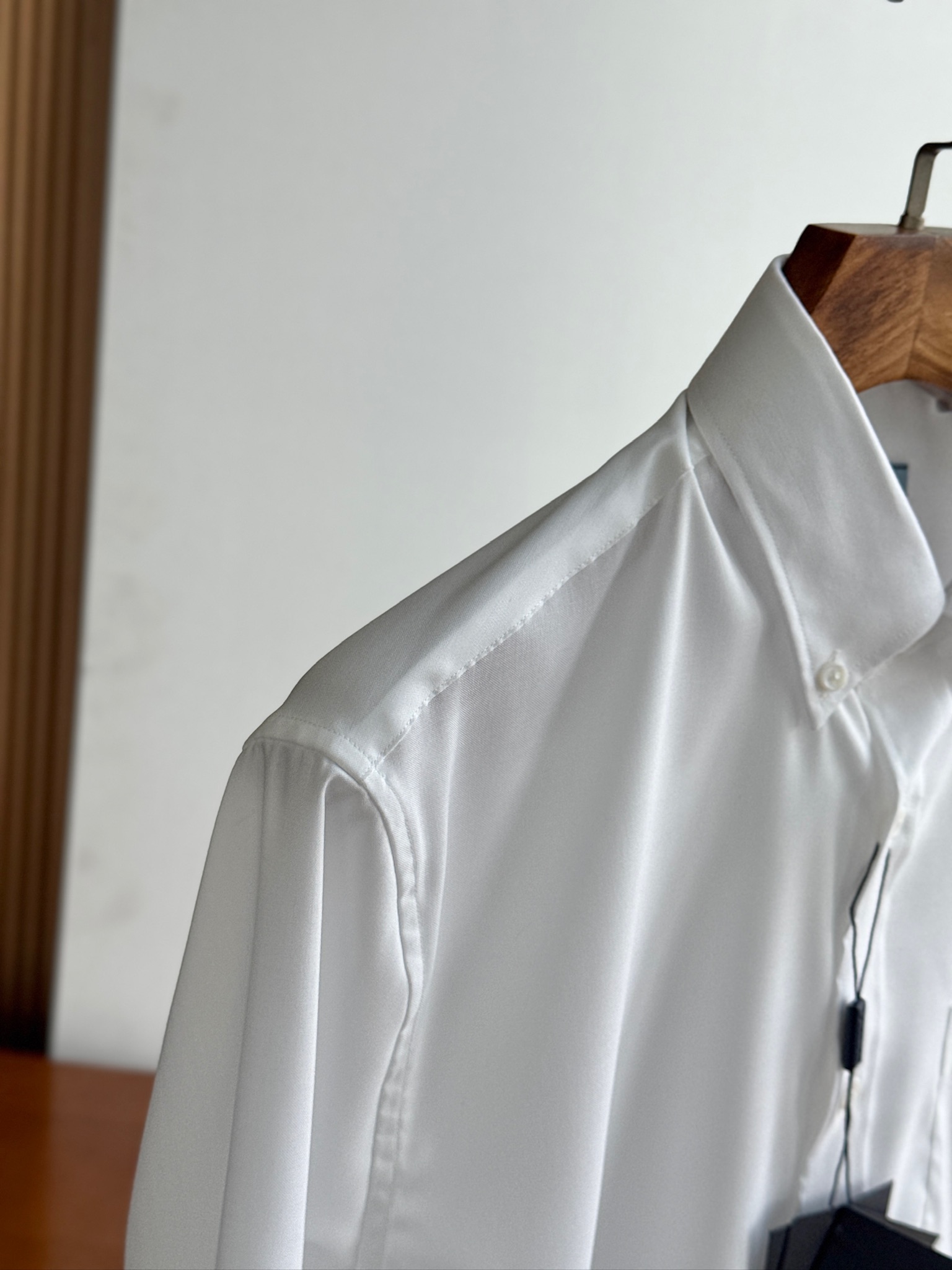 秋冬必备，2025年秋冬普拉达PRADA...高支高密衬衫，商务绅士通勤款时尚又得体，百搭好驾驭长袖衬衫